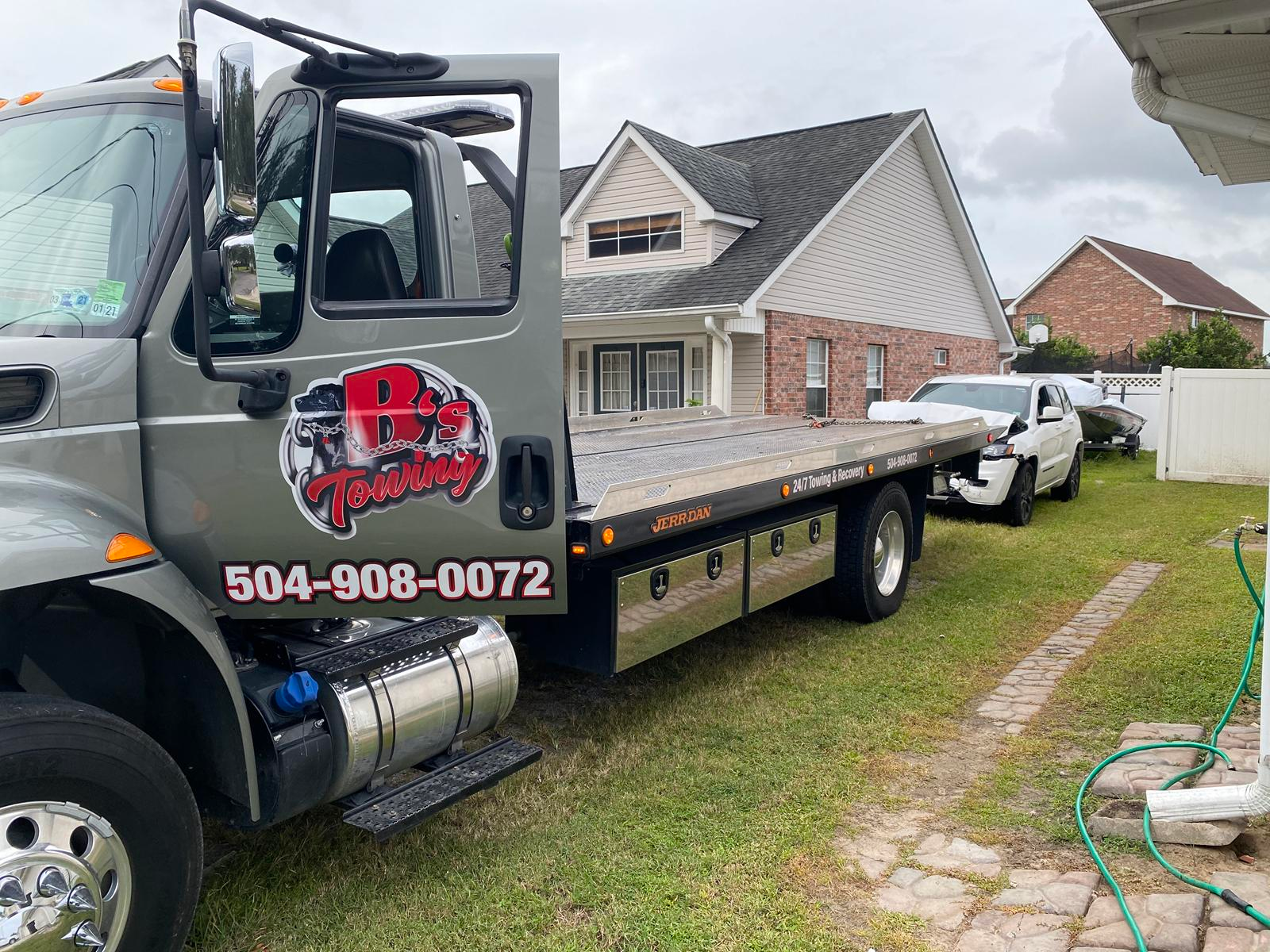Local Light Heavy Duty Towing Tow Truck Wrecker Roadside Assistance Services Near Me in New Orleans Louisiana (LA) and surrounding areas including but not limited to the Westbank, Harvey, Gretna, Algiers, Marrero, Westwego, Belle Chasse, Chalmette, Luling, Destrehan, Kenner & Metairie.