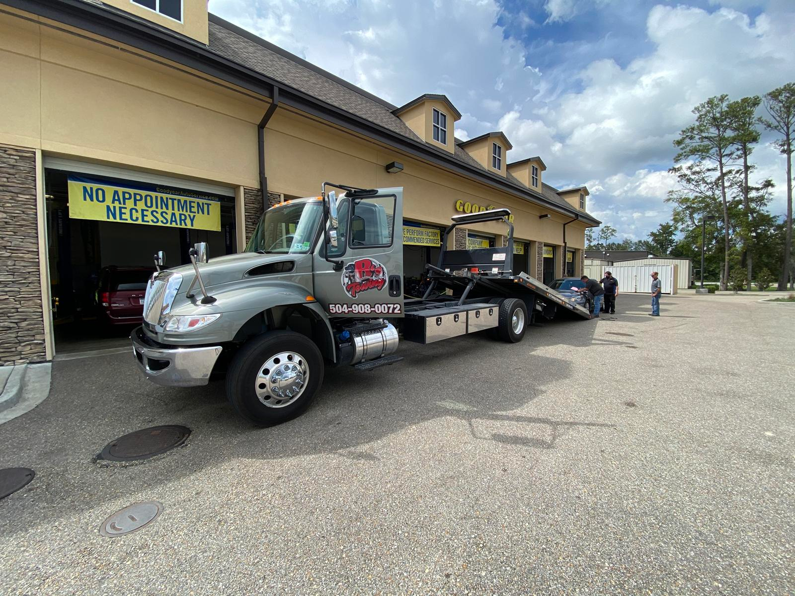 Local Light Heavy Duty Towing Tow Truck Wrecker Roadside Assistance Services Near Me in New Orleans Louisiana (LA) and surrounding areas including but not limited to the Westbank, Harvey, Gretna, Algiers, Marrero, Westwego, Belle Chasse, Chalmette, Luling, Destrehan, Kenner & Metairie.