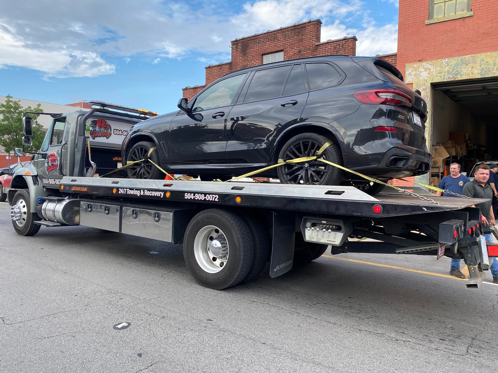 Local Light Heavy Duty Towing Tow Truck Wrecker Roadside Assistance Services Near Me in New Orleans Louisiana (LA) and surrounding areas including but not limited to the Westbank, Harvey, Gretna, Algiers, Marrero, Westwego, Belle Chasse, Chalmette, Luling, Destrehan, Kenner & Metairie.
