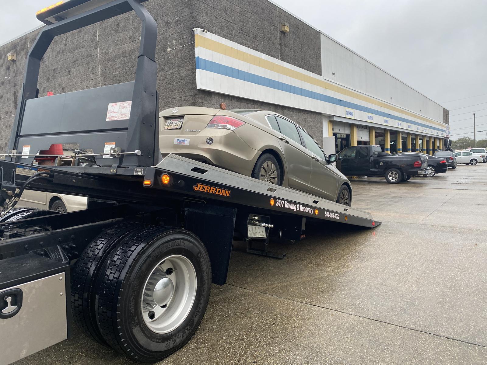 Local Light Heavy Duty Towing Tow Truck Wrecker Roadside Assistance Services Near Me in New Orleans Louisiana (LA) and surrounding areas including but not limited to the Westbank, Harvey, Gretna, Algiers, Marrero, Westwego, Belle Chasse, Chalmette, Luling, Destrehan, Kenner & Metairie.