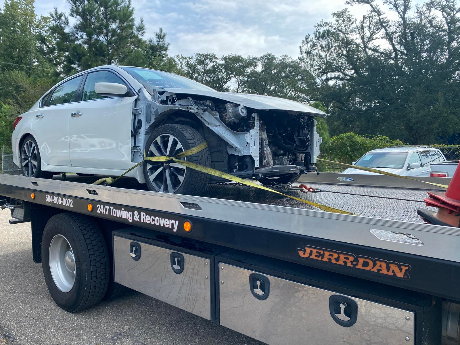 Local Light Heavy Duty Towing Tow Truck Wrecker Roadside Assistance Services Near Me in New Orleans Louisiana (LA) and surrounding areas including but not limited to the Westbank, Harvey, Gretna, Algiers, Marrero, Westwego, Belle Chasse, Chalmette, Luling, Destrehan, Kenner & Metairie.