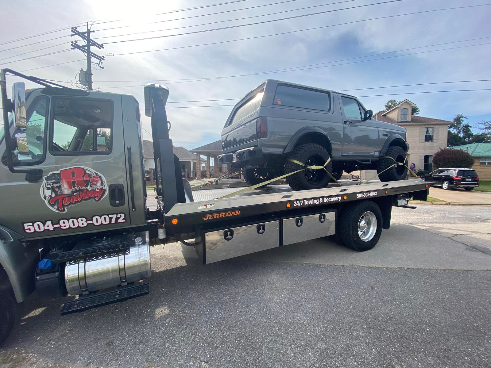 Local Light Heavy Duty Towing Tow Truck Wrecker Roadside Assistance Services Near Me in New Orleans Louisiana (LA) and surrounding areas including but not limited to the Westbank, Harvey, Gretna, Algiers, Marrero, Westwego, Belle Chasse, Chalmette, Luling, Destrehan, Kenner & Metairie.
