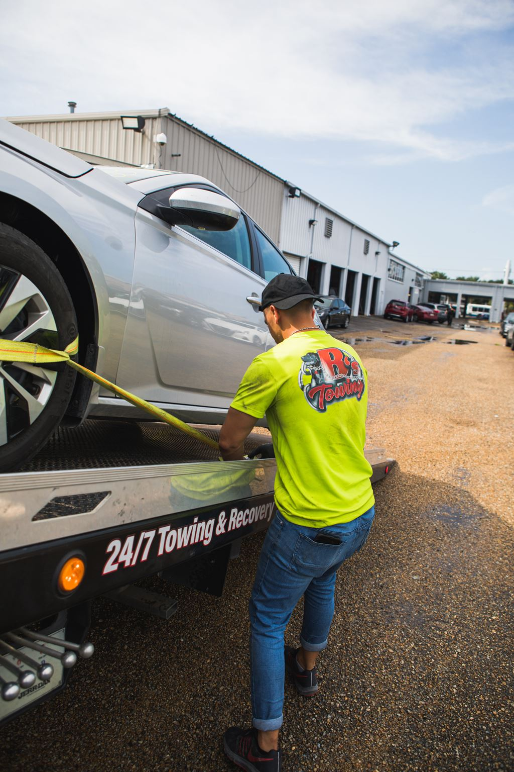 Local Light Heavy Duty Towing Tow Truck Wrecker Roadside Assistance Services Near Me in New Orleans Louisiana (LA) and surrounding areas including but not limited to the Westbank, Harvey, Gretna, Algiers, Marrero, Westwego, Belle Chasse, Chalmette, Luling, Destrehan, Kenner & Metairie.