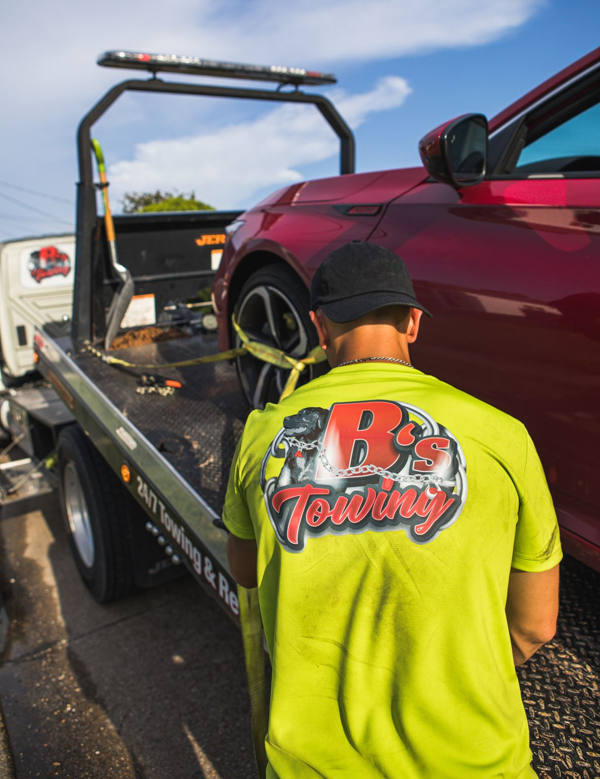 Local Light Heavy Duty Towing Tow Truck Wrecker Roadside Assistance Services Near Me in New Orleans Louisiana (LA) and surrounding areas including but not limited to the Westbank, Harvey, Gretna, Algiers, Marrero, Westwego, Belle Chasse, Chalmette, Luling, Destrehan, Kenner & Metairie.