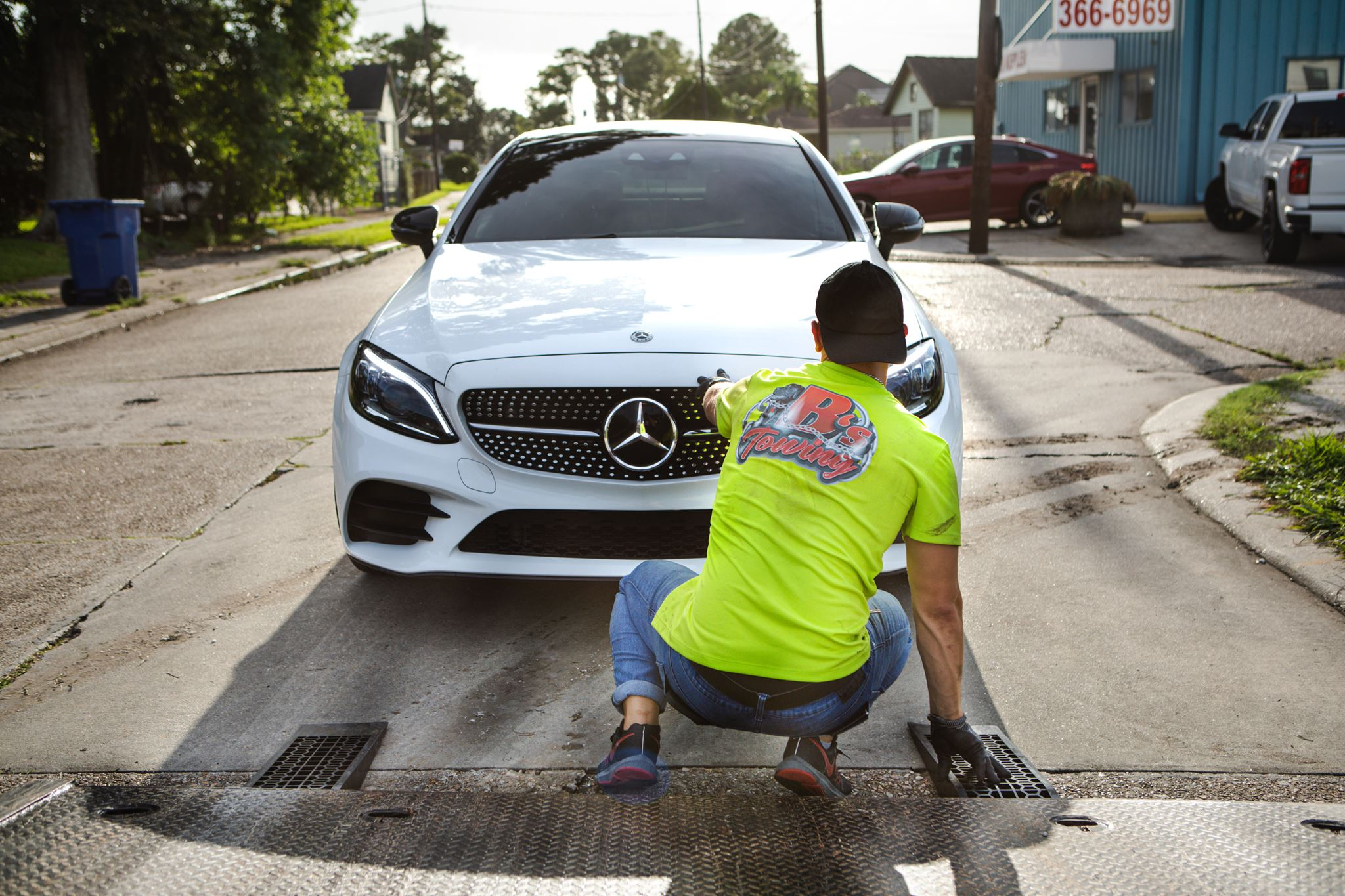 Local Light Heavy Duty Towing Tow Truck Wrecker Roadside Assistance Services Near Me in New Orleans Louisiana (LA) and surrounding areas including but not limited to the Westbank, Harvey, Gretna, Algiers, Marrero, Westwego, Belle Chasse, Chalmette, Luling, Destrehan, Kenner & Metairie.