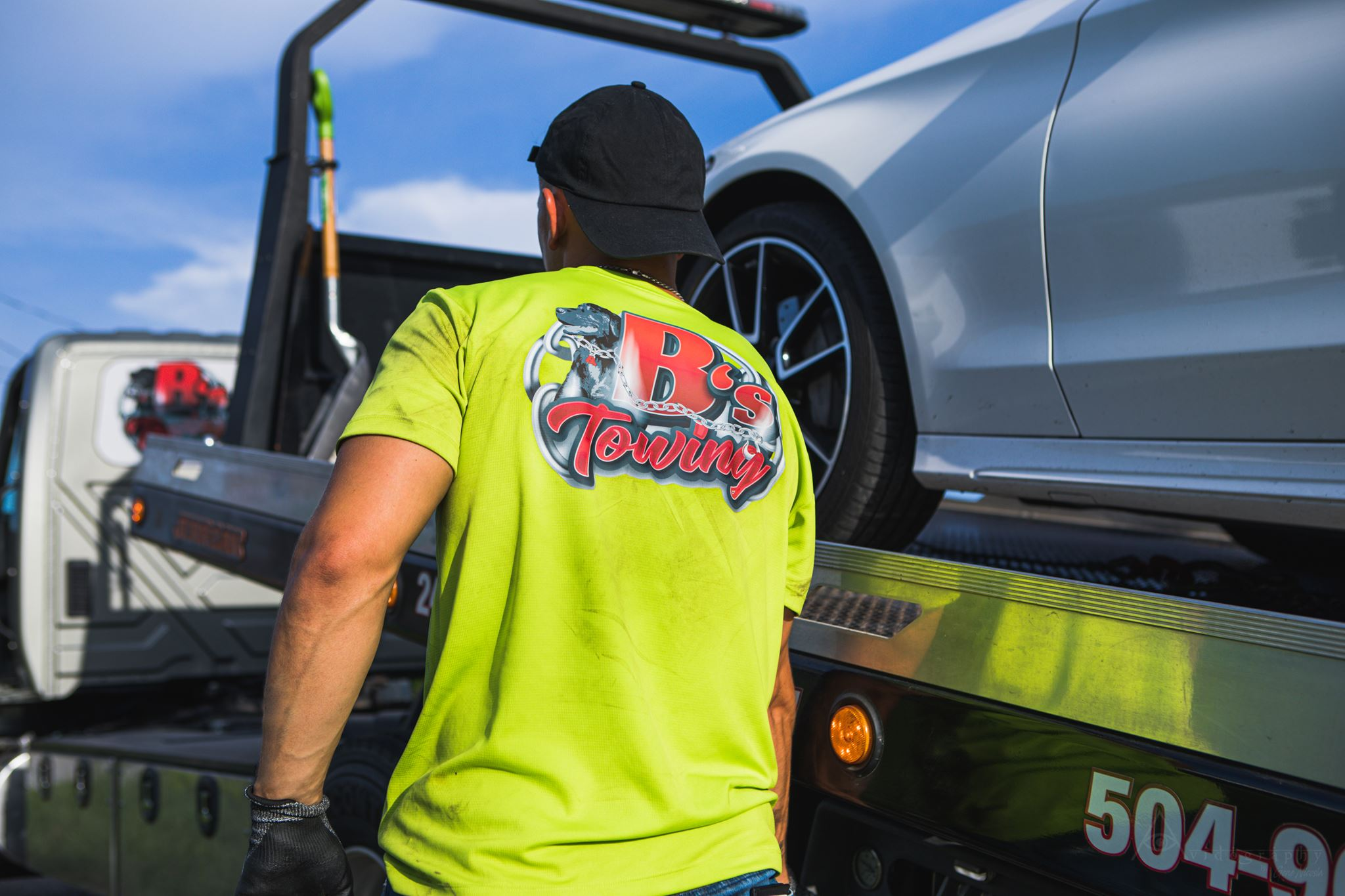 Local Light Heavy Duty Towing Tow Truck Wrecker Roadside Assistance Services Near Me in New Orleans Louisiana (LA) and surrounding areas including but not limited to the Westbank, Harvey, Gretna, Algiers, Marrero, Westwego, Belle Chasse, Chalmette, Luling, Destrehan, Kenner & Metairie.