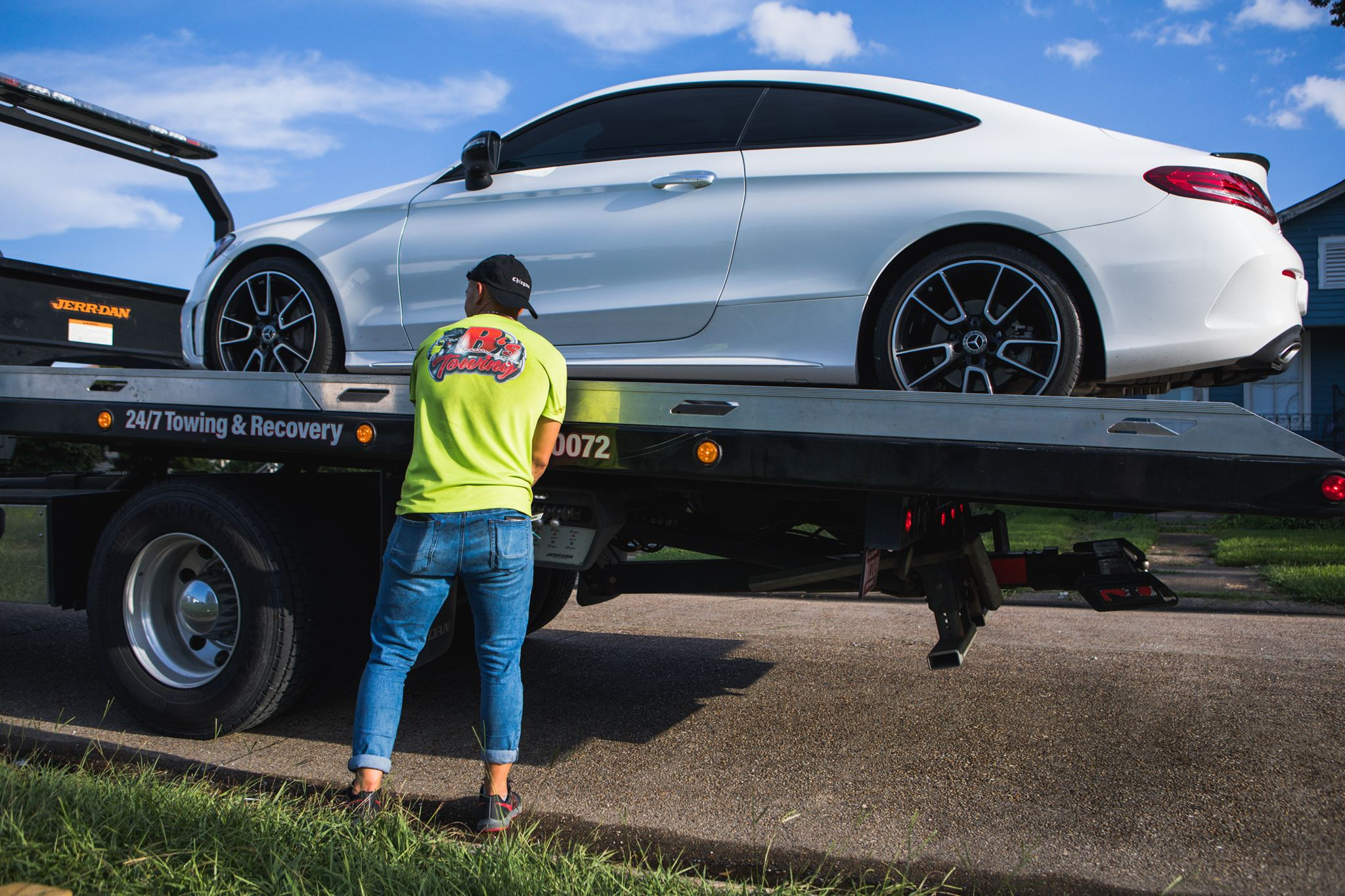 Local Light Heavy Duty Towing Tow Truck Wrecker Roadside Assistance Services Near Me in New Orleans Louisiana (LA) and surrounding areas including but not limited to the Westbank, Harvey, Gretna, Algiers, Marrero, Westwego, Belle Chasse, Chalmette, Luling, Destrehan, Kenner & Metairie.