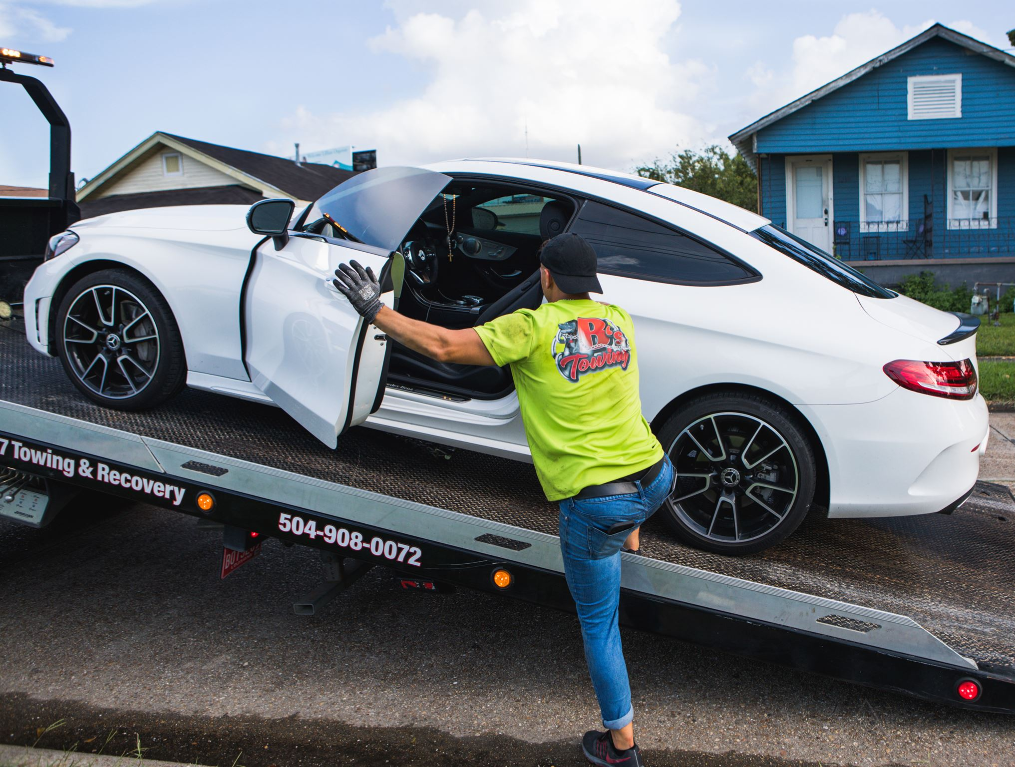Local Light Heavy Duty Towing Tow Truck Wrecker Roadside Assistance Services Near Me in New Orleans Louisiana (LA) and surrounding areas including but not limited to the Westbank, Harvey, Gretna, Algiers, Marrero, Westwego, Belle Chasse, Chalmette, Luling, Destrehan, Kenner & Metairie.