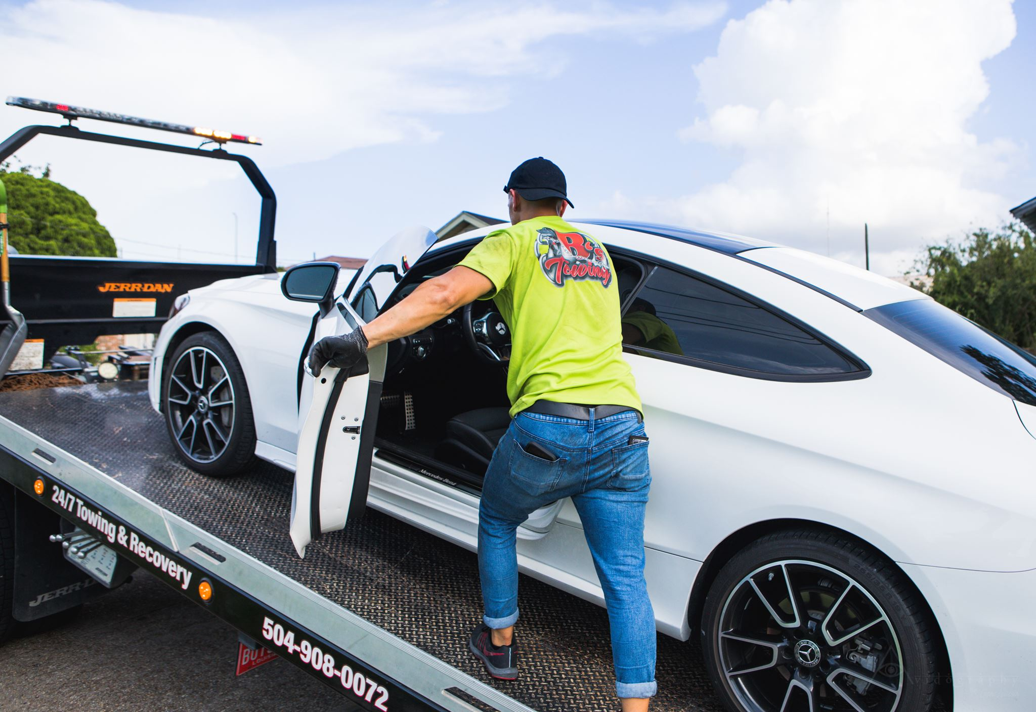 Local Light Heavy Duty Towing Tow Truck Wrecker Roadside Assistance Services Near Me in New Orleans Louisiana (LA) and surrounding areas including but not limited to the Westbank, Harvey, Gretna, Algiers, Marrero, Westwego, Belle Chasse, Chalmette, Luling, Destrehan, Kenner & Metairie.