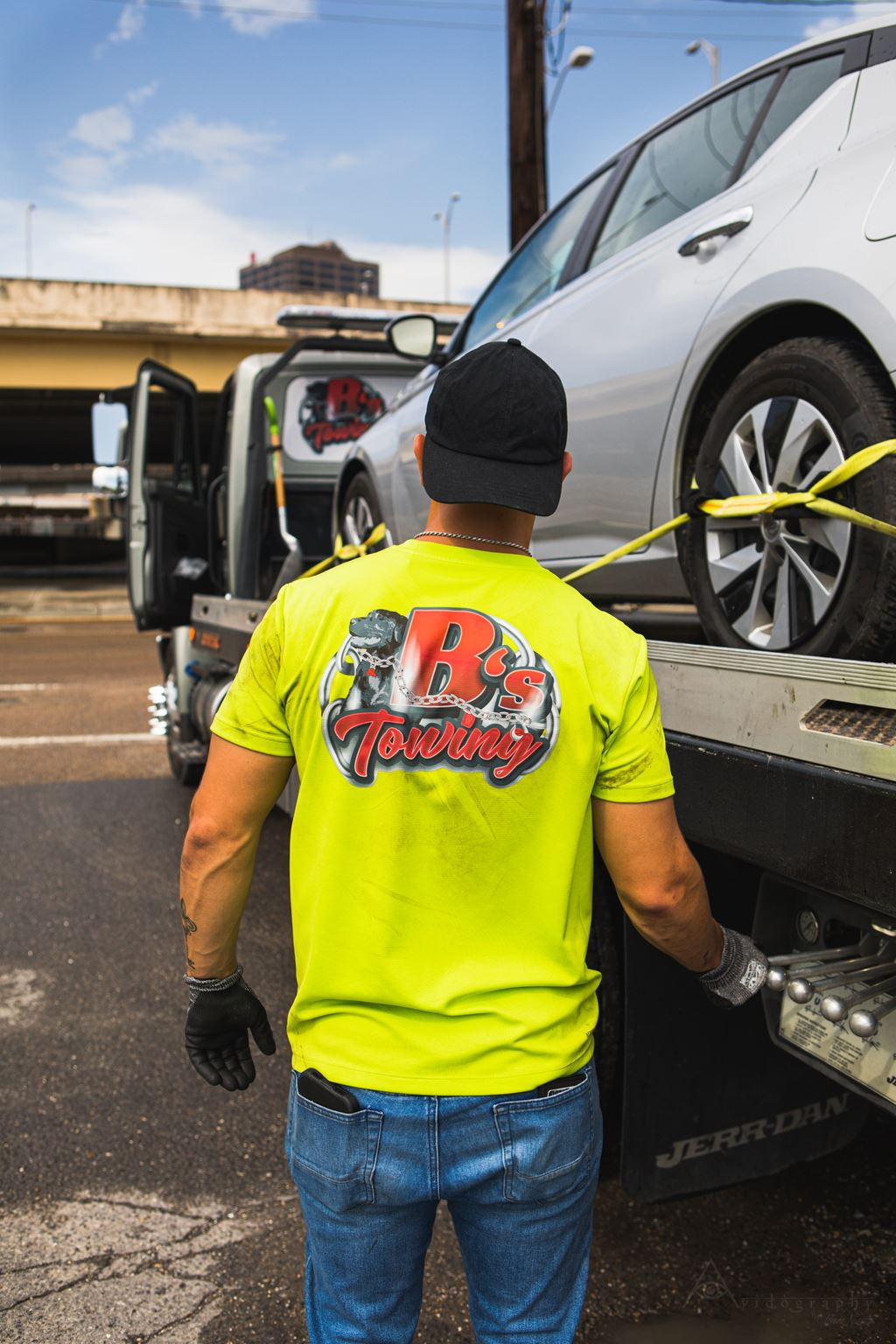 Local Light Heavy Duty Towing Tow Truck Wrecker Roadside Assistance Services Near Me in New Orleans Louisiana (LA) and surrounding areas including but not limited to the Westbank, Harvey, Gretna, Algiers, Marrero, Westwego, Belle Chasse, Chalmette, Luling, Destrehan, Kenner & Metairie.