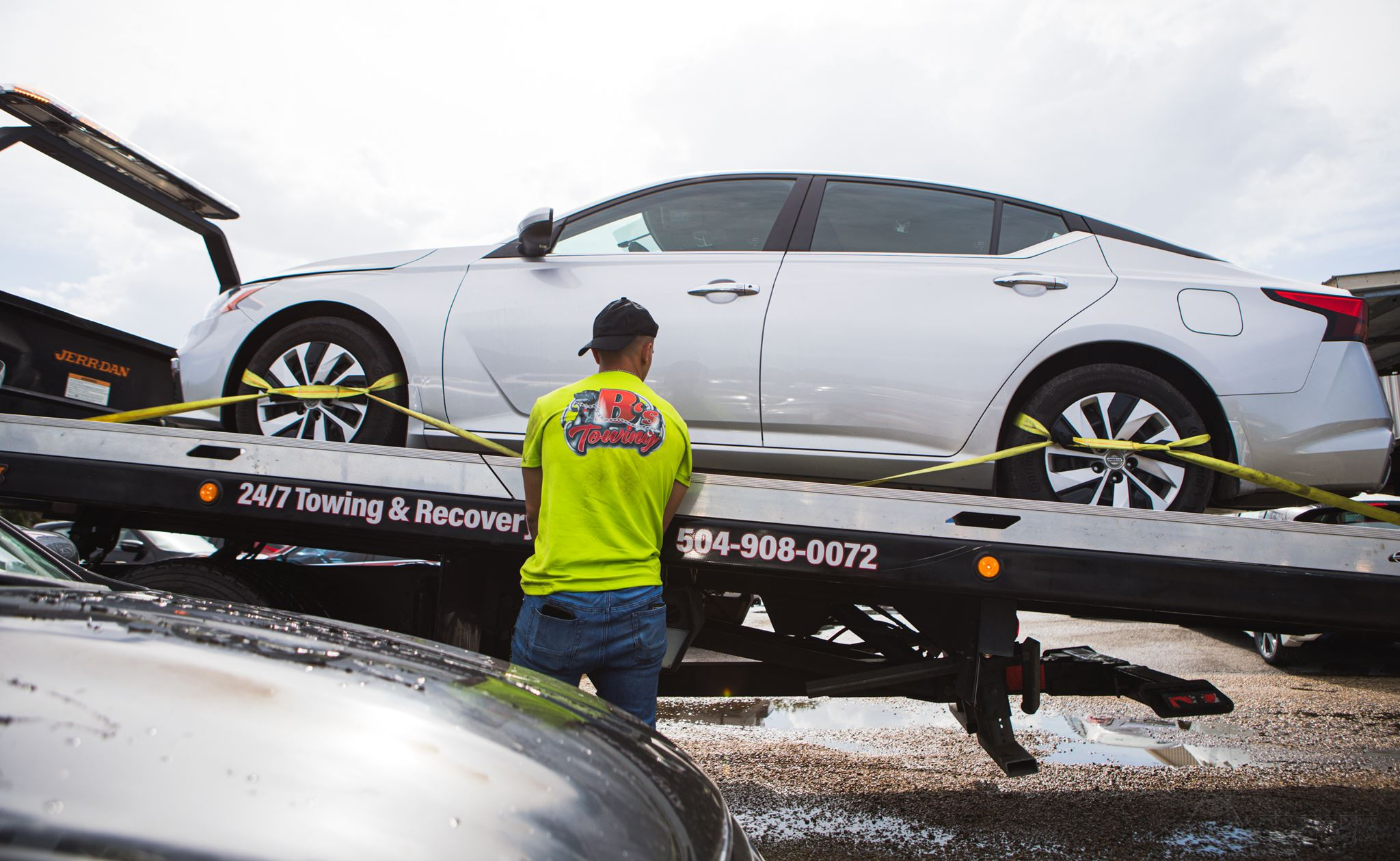 Local Light Heavy Duty Towing Tow Truck Wrecker Roadside Assistance Services Near Me in New Orleans Louisiana (LA) and surrounding areas including but not limited to the Westbank, Harvey, Gretna, Algiers, Marrero, Westwego, Belle Chasse, Chalmette, Luling, Destrehan, Kenner & Metairie.