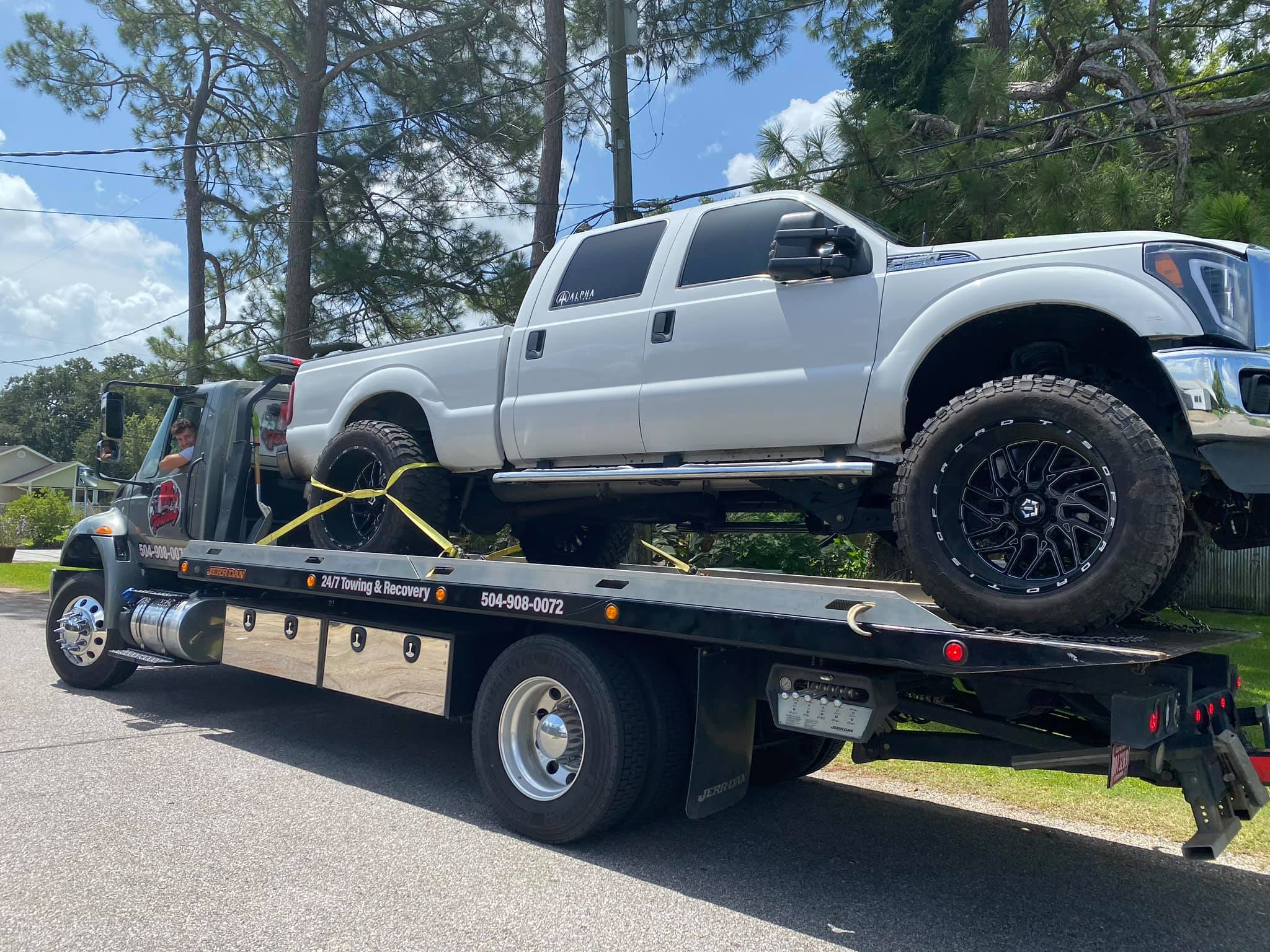 Local Light Heavy Duty Towing Tow Truck Wrecker Roadside Assistance Services Near Me in New Orleans Louisiana (LA) and surrounding areas including but not limited to the Westbank, Harvey, Gretna, Algiers, Marrero, Westwego, Belle Chasse, Chalmette, Luling, Destrehan, Kenner & Metairie.