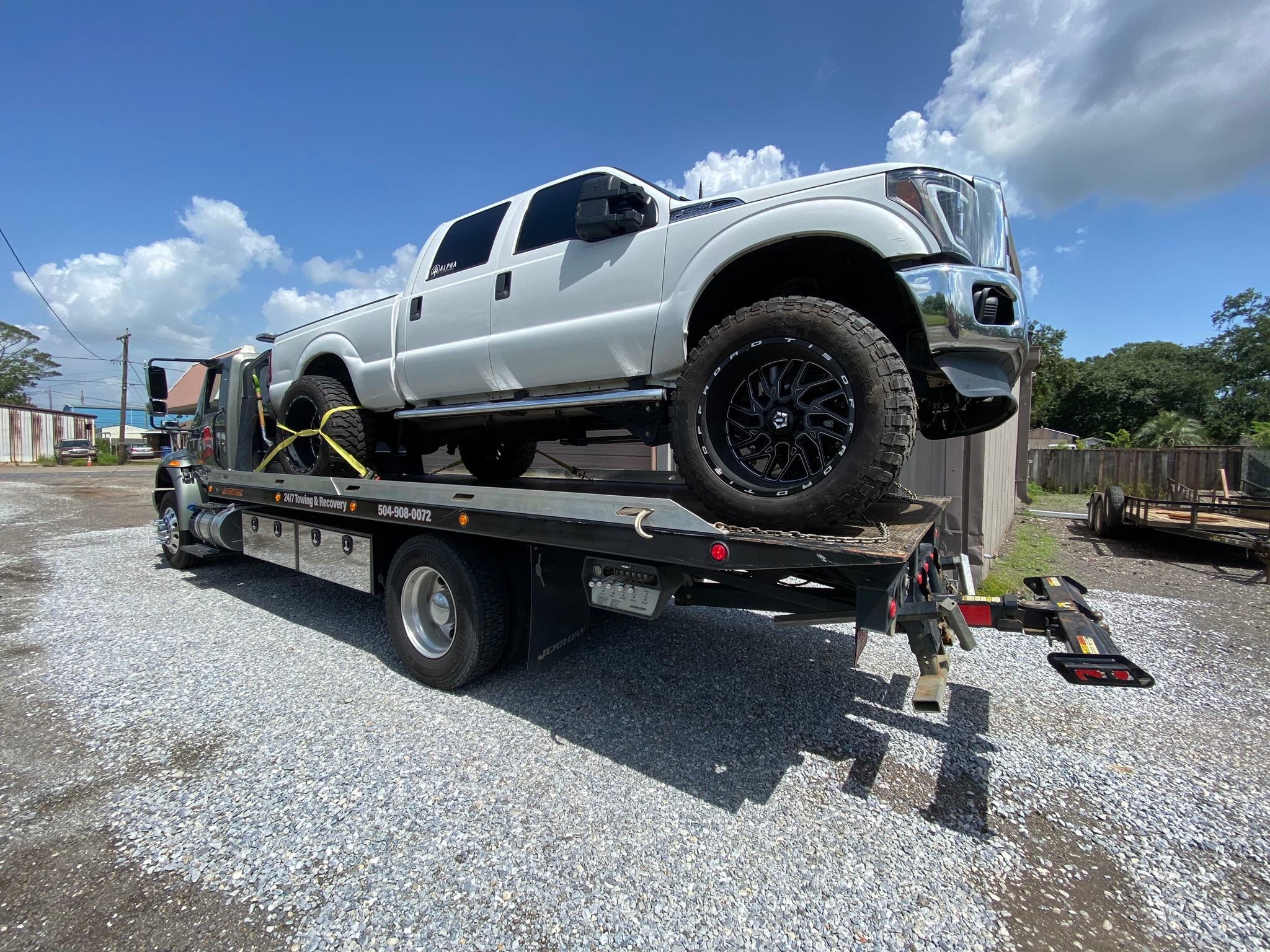 Local Light Heavy Duty Towing Tow Truck Wrecker Roadside Assistance Services Near Me in New Orleans Louisiana (LA) and surrounding areas including but not limited to the Westbank, Harvey, Gretna, Algiers, Marrero, Westwego, Belle Chasse, Chalmette, Luling, Destrehan, Kenner & Metairie.