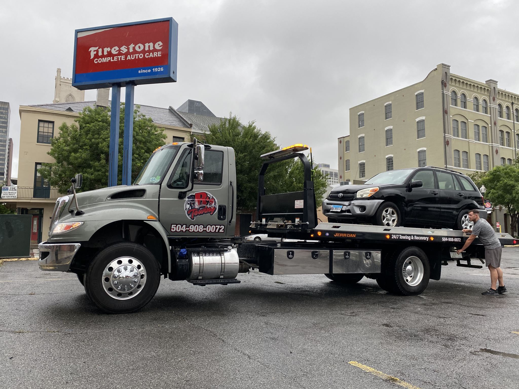 Local Light Heavy Duty Towing Tow Truck Wrecker Roadside Assistance Services Near Me in New Orleans Louisiana (LA) and surrounding areas including but not limited to the Westbank, Harvey, Gretna, Algiers, Marrero, Westwego, Belle Chasse, Chalmette, Luling, Destrehan, Kenner & Metairie.
