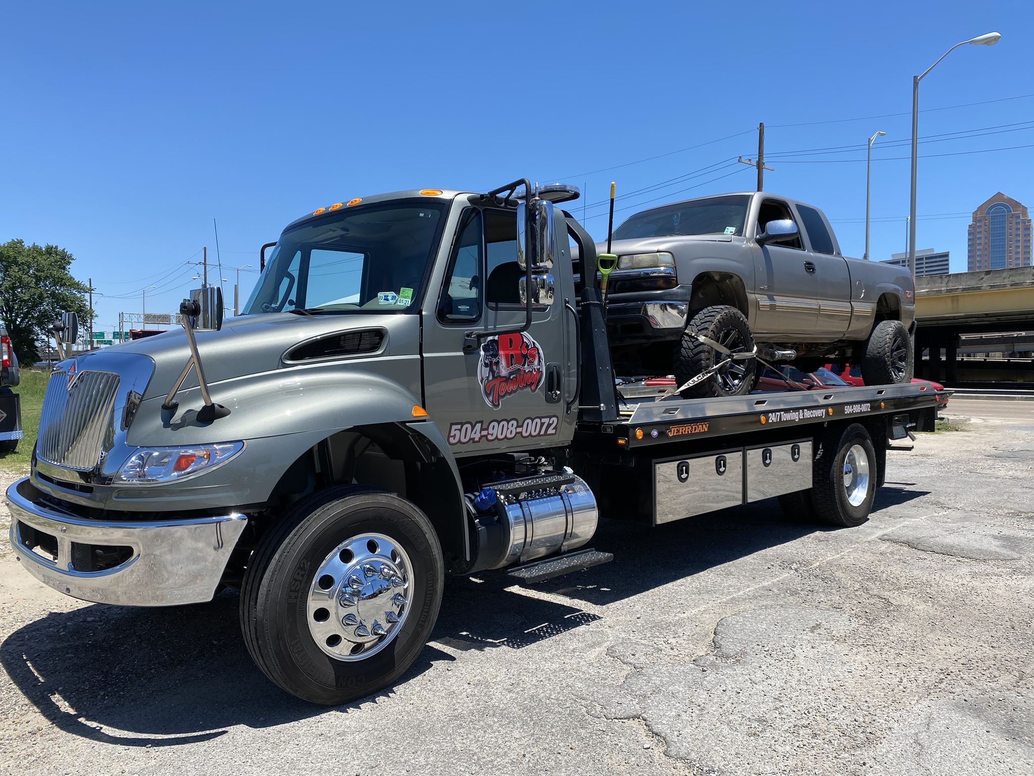 Local Light Heavy Duty Towing Tow Truck Wrecker Roadside Assistance Services Near Me in New Orleans Louisiana (LA) and surrounding areas including but not limited to the Westbank, Harvey, Gretna, Algiers, Marrero, Westwego, Belle Chasse, Chalmette, Luling, Destrehan, Kenner & Metairie.
