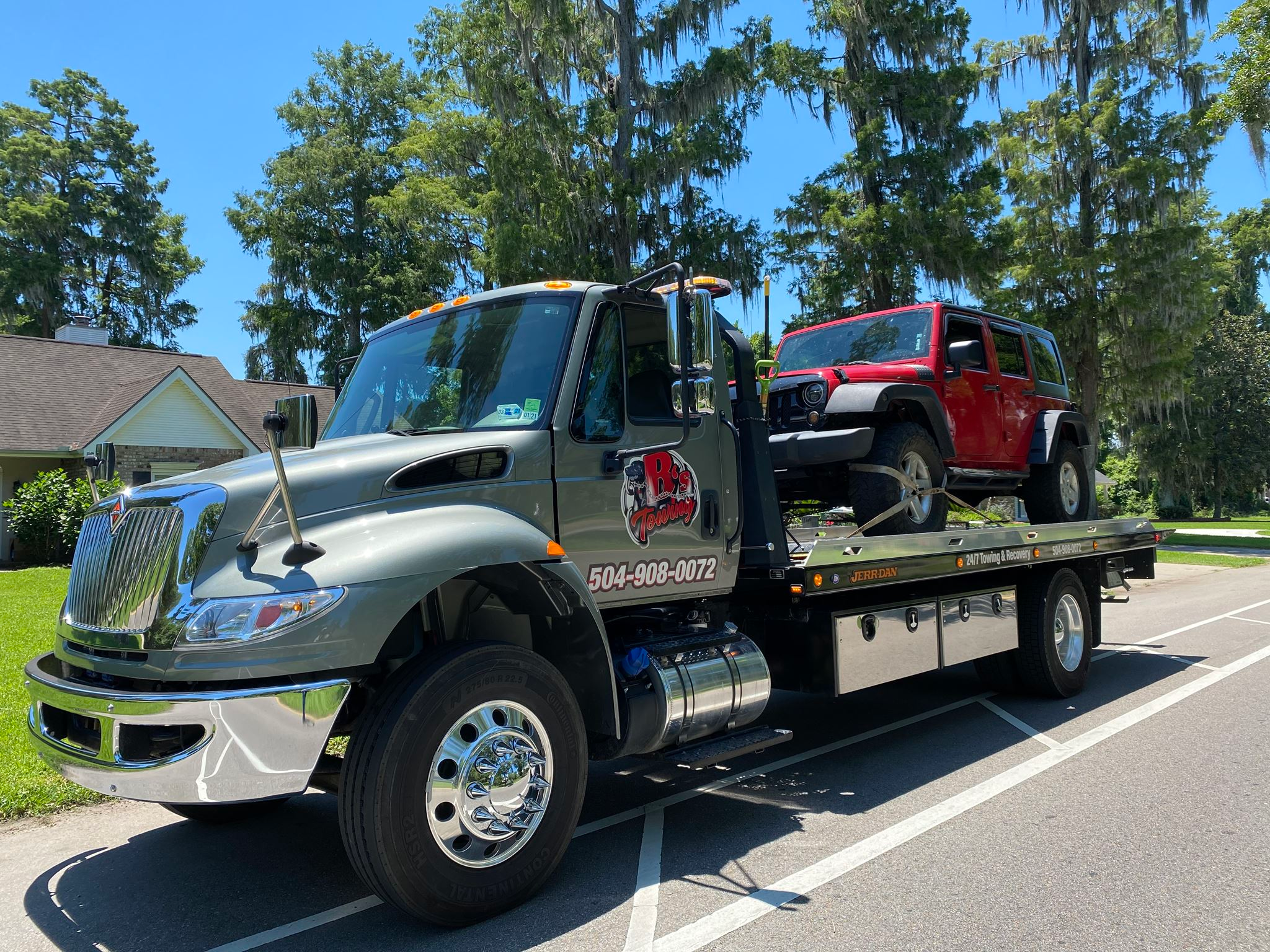Local Light Heavy Duty Towing Tow Truck Wrecker Roadside Assistance Services Near Me in New Orleans Louisiana (LA) and surrounding areas including but not limited to the Westbank, Harvey, Gretna, Algiers, Marrero, Westwego, Belle Chasse, Chalmette, Luling, Destrehan, Kenner & Metairie.