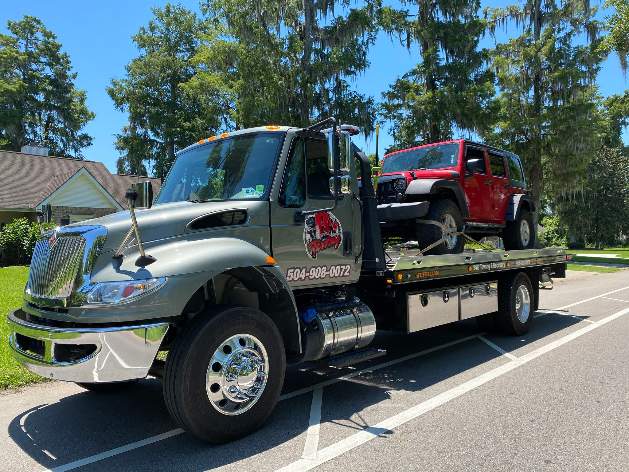 Local Light Heavy Duty Towing Tow Truck Wrecker Roadside Assistance Services Near Me in New Orleans Louisiana (LA) and surrounding areas including but not limited to the Westbank, Harvey, Gretna, Algiers, Marrero, Westwego, Belle Chasse, Chalmette, Luling, Destrehan, Kenner & Metairie.