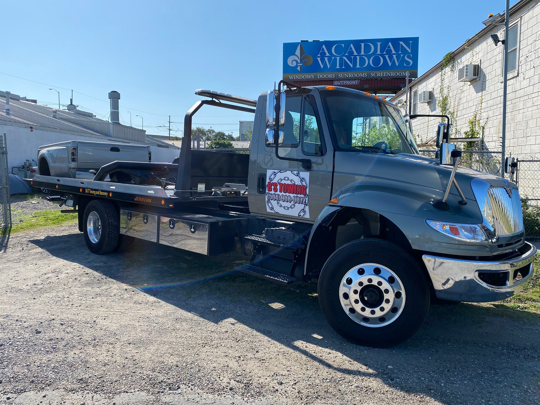 Local Light Heavy Duty Towing Tow Truck Wrecker Roadside Assistance Services Near Me in New Orleans Louisiana (LA) and surrounding areas including but not limited to the Westbank, Harvey, Gretna, Algiers, Marrero, Westwego, Belle Chasse, Chalmette, Luling, Destrehan, Kenner & Metairie.
