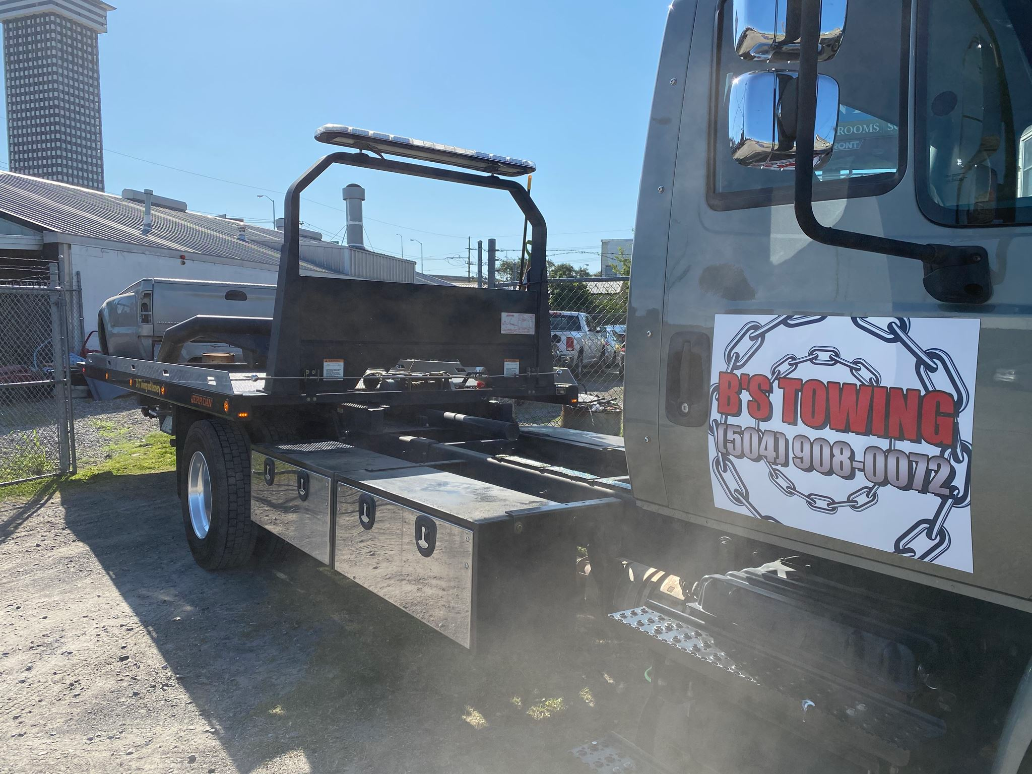 Local Light Heavy Duty Towing Tow Truck Wrecker Roadside Assistance Services Near Me in New Orleans Louisiana (LA) and surrounding areas including but not limited to the Westbank, Harvey, Gretna, Algiers, Marrero, Westwego, Belle Chasse, Chalmette, Luling, Destrehan, Kenner & Metairie.