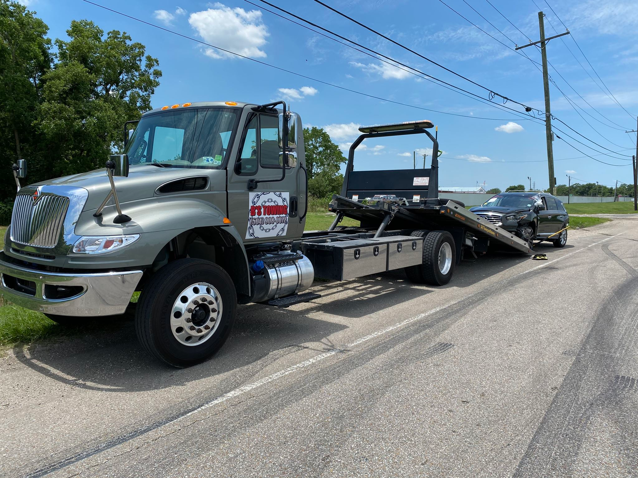 Local Light Heavy Duty Towing Tow Truck Wrecker Roadside Assistance Services Near Me in New Orleans Louisiana (LA) and surrounding areas including but not limited to the Westbank, Harvey, Gretna, Algiers, Marrero, Westwego, Belle Chasse, Chalmette, Luling, Destrehan, Kenner & Metairie.