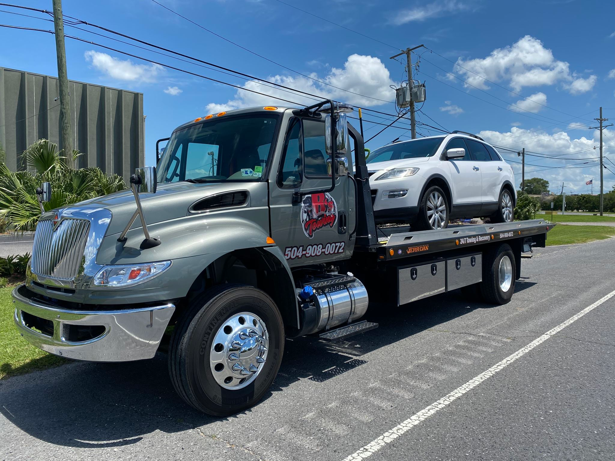 Local Light Heavy Duty Towing Tow Truck Wrecker Roadside Assistance Services Near Me in New Orleans Louisiana (LA) and surrounding areas including but not limited to the Westbank, Harvey, Gretna, Algiers, Marrero, Westwego, Belle Chasse, Chalmette, Luling, Destrehan, Kenner & Metairie.