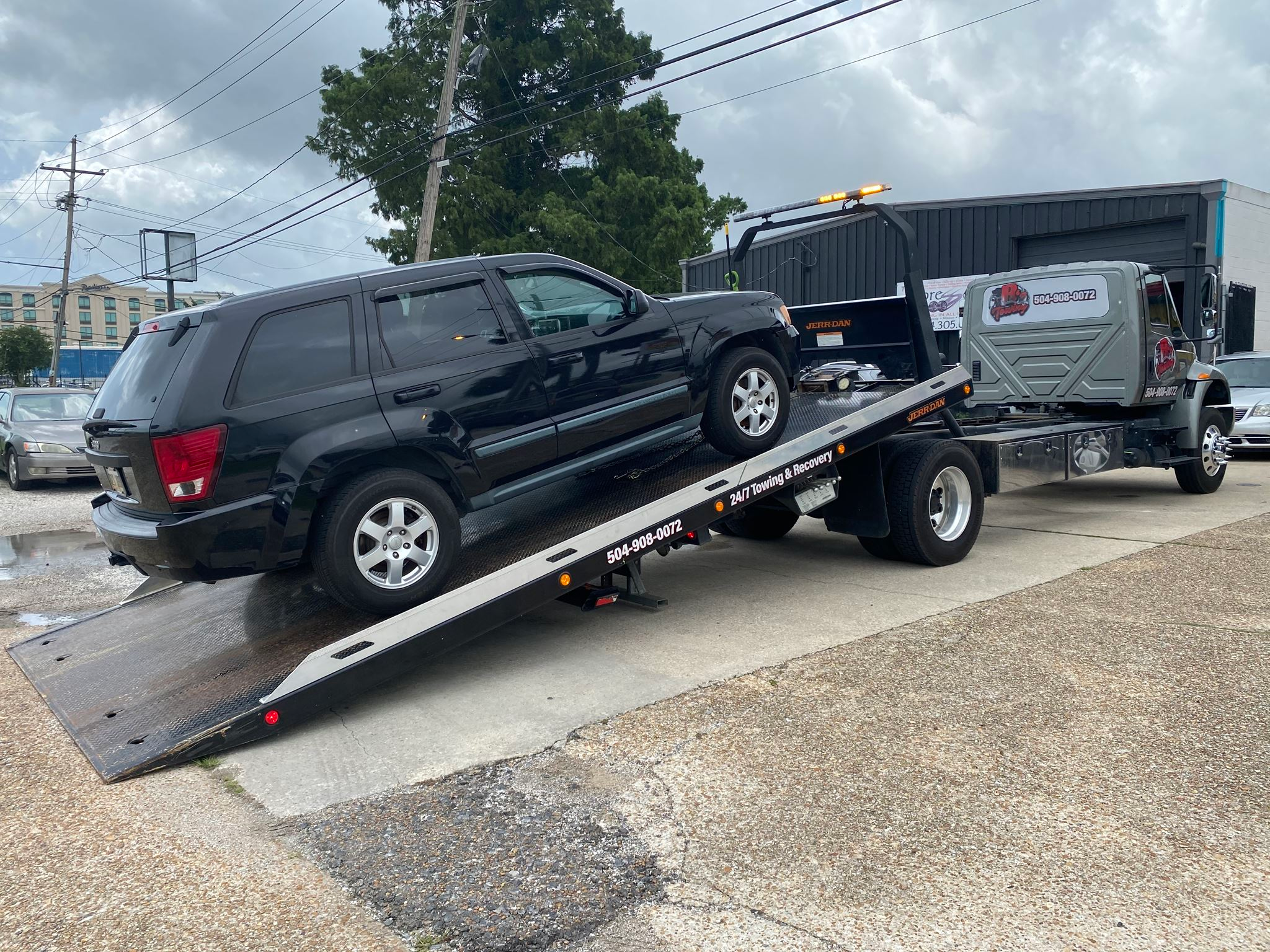 Local Light Heavy Duty Towing Tow Truck Wrecker Roadside Assistance Services Near Me in New Orleans Louisiana (LA) and surrounding areas including but not limited to the Westbank, Harvey, Gretna, Algiers, Marrero, Westwego, Belle Chasse, Chalmette, Luling, Destrehan, Kenner & Metairie.