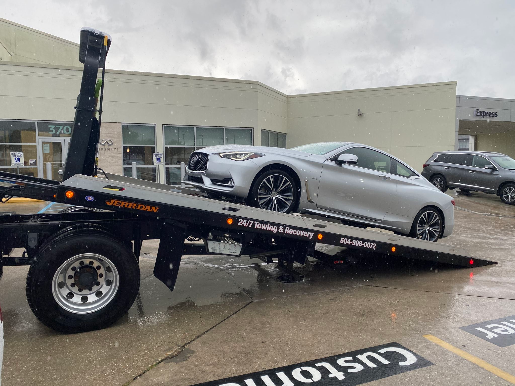 Local Light Heavy Duty Towing Tow Truck Wrecker Roadside Assistance Services Near Me in New Orleans Louisiana (LA) and surrounding areas including but not limited to the Westbank, Harvey, Gretna, Algiers, Marrero, Westwego, Belle Chasse, Chalmette, Luling, Destrehan, Kenner & Metairie.