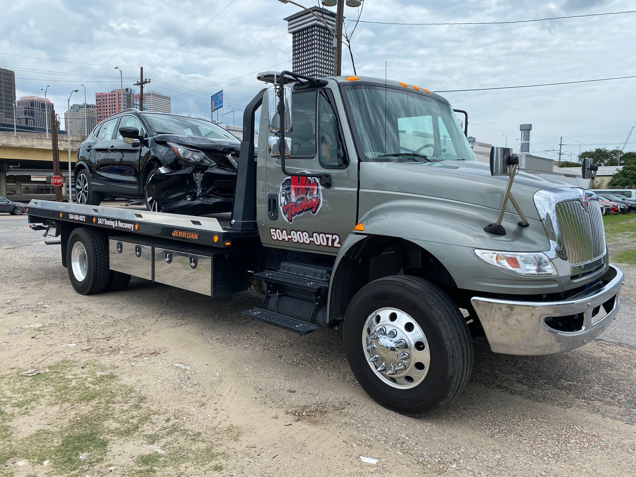 Local Light Heavy Duty Towing Tow Truck Wrecker Roadside Assistance Services Near Me in New Orleans Louisiana (LA) and surrounding areas including but not limited to the Westbank, Harvey, Gretna, Algiers, Marrero, Westwego, Belle Chasse, Chalmette, Luling, Destrehan, Kenner & Metairie.
