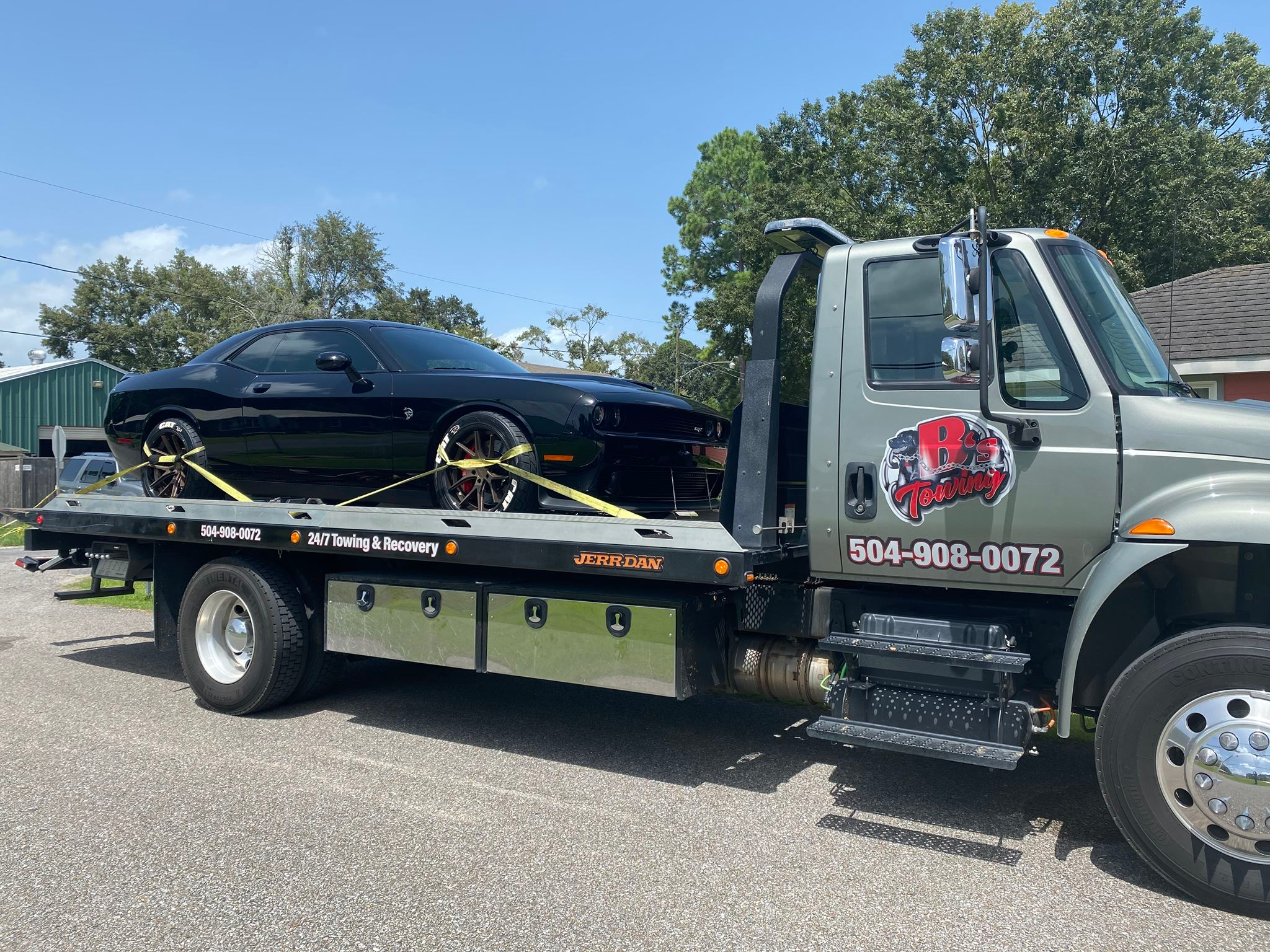 Local Light Heavy Duty Towing Tow Truck Wrecker Roadside Assistance Services Near Me in New Orleans Louisiana (LA) and surrounding areas including but not limited to the Westbank, Harvey, Gretna, Algiers, Marrero, Westwego, Belle Chasse, Chalmette, Luling, Destrehan, Kenner & Metairie.