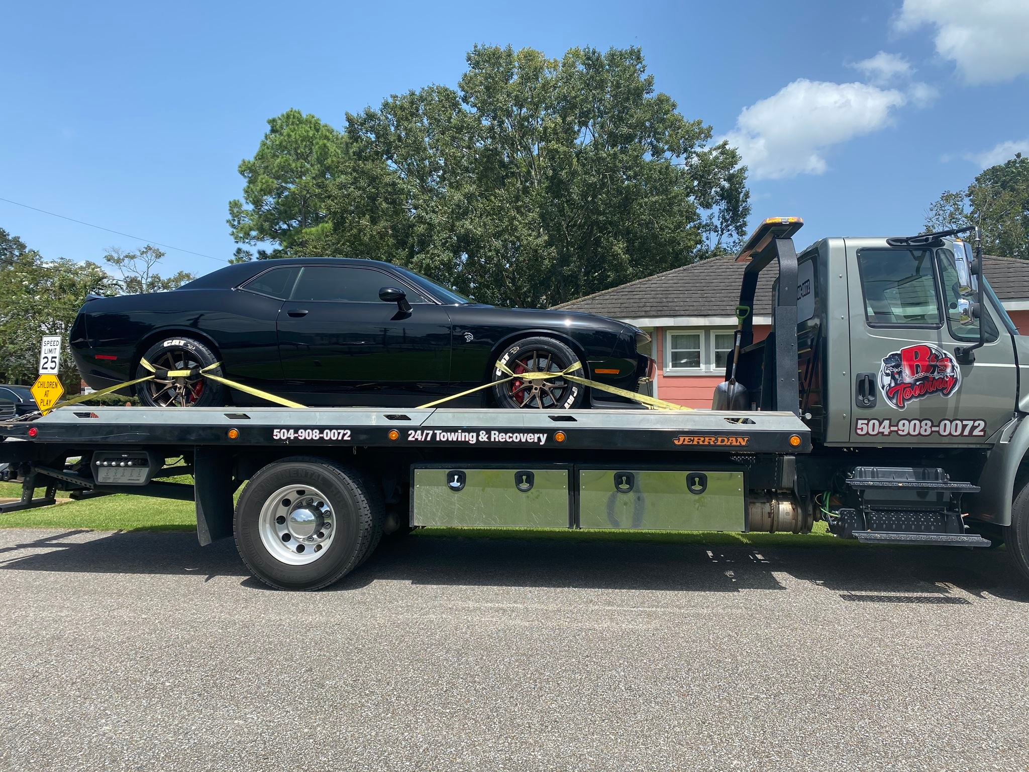 Local Light Heavy Duty Towing Tow Truck Wrecker Roadside Assistance Services Near Me in New Orleans Louisiana (LA) and surrounding areas including but not limited to the Westbank, Harvey, Gretna, Algiers, Marrero, Westwego, Belle Chasse, Chalmette, Luling, Destrehan, Kenner & Metairie.