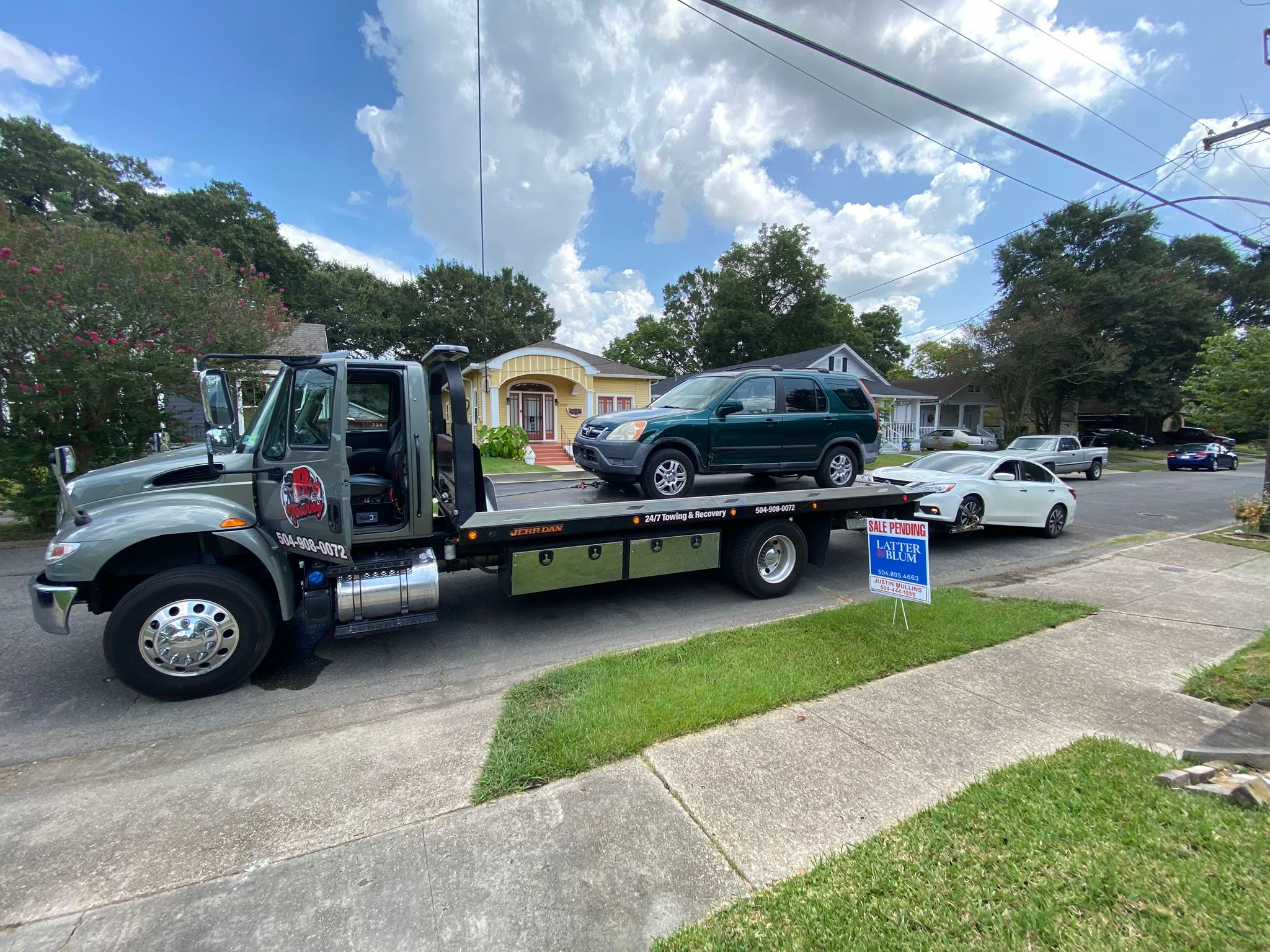 Local Light Heavy Duty Towing Tow Truck Wrecker Roadside Assistance Services Near Me in New Orleans Louisiana (LA) and surrounding areas including but not limited to the Westbank, Harvey, Gretna, Algiers, Marrero, Westwego, Belle Chasse, Chalmette, Luling, Destrehan, Kenner & Metairie.