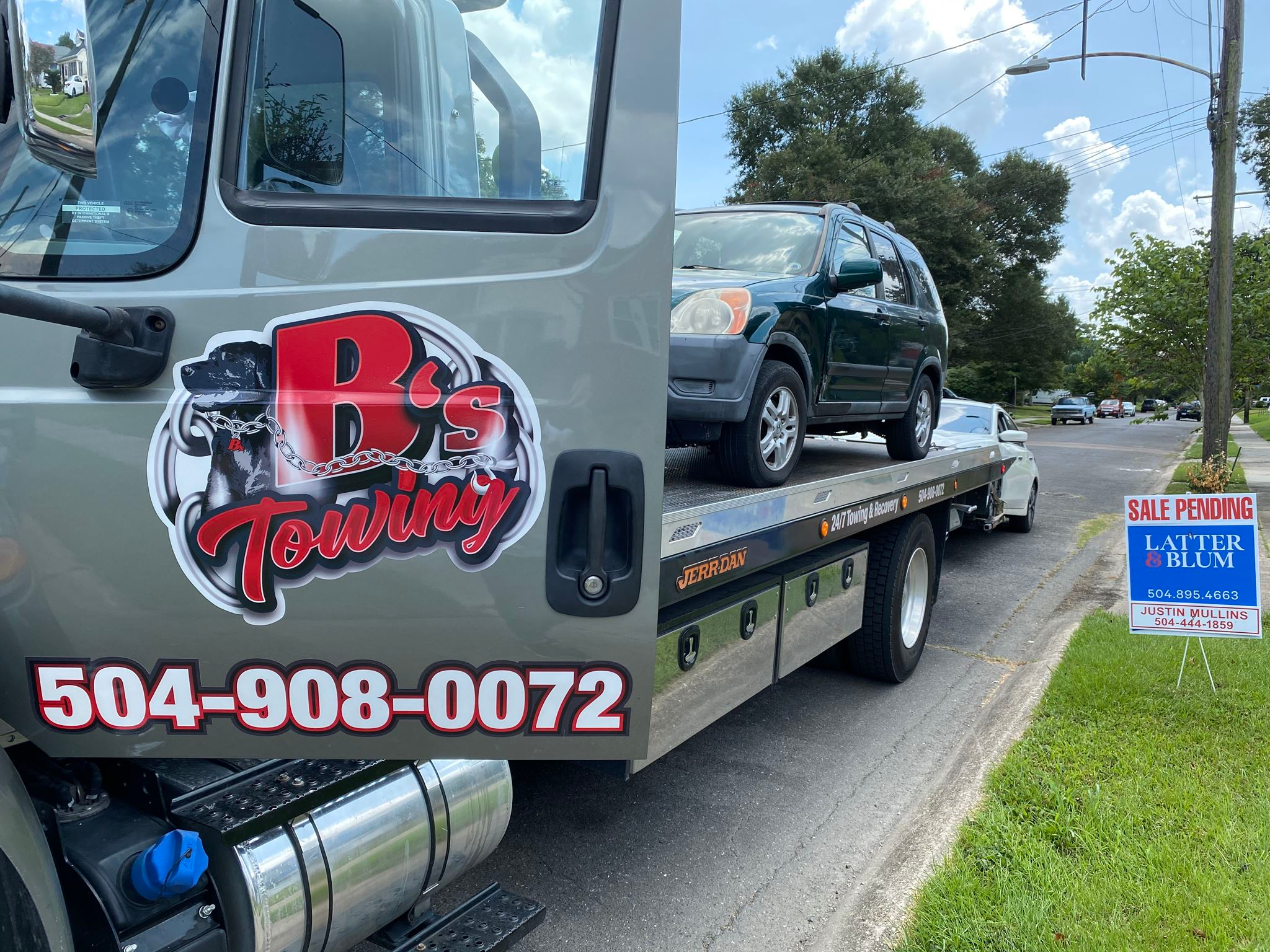 Local Light Heavy Duty Towing Tow Truck Wrecker Roadside Assistance Services Near Me in New Orleans Louisiana (LA) and surrounding areas including but not limited to the Westbank, Harvey, Gretna, Algiers, Marrero, Westwego, Belle Chasse, Chalmette, Luling, Destrehan, Kenner & Metairie.