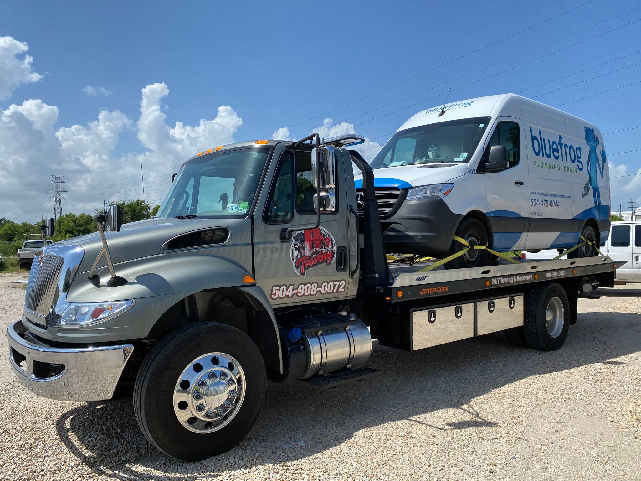 Local Light Heavy Duty Towing Tow Truck Wrecker Roadside Assistance Services Near Me in New Orleans Louisiana (LA) and surrounding areas including but not limited to the Westbank, Harvey, Gretna, Algiers, Marrero, Westwego, Belle Chasse, Chalmette, Luling, Destrehan, Kenner & Metairie.