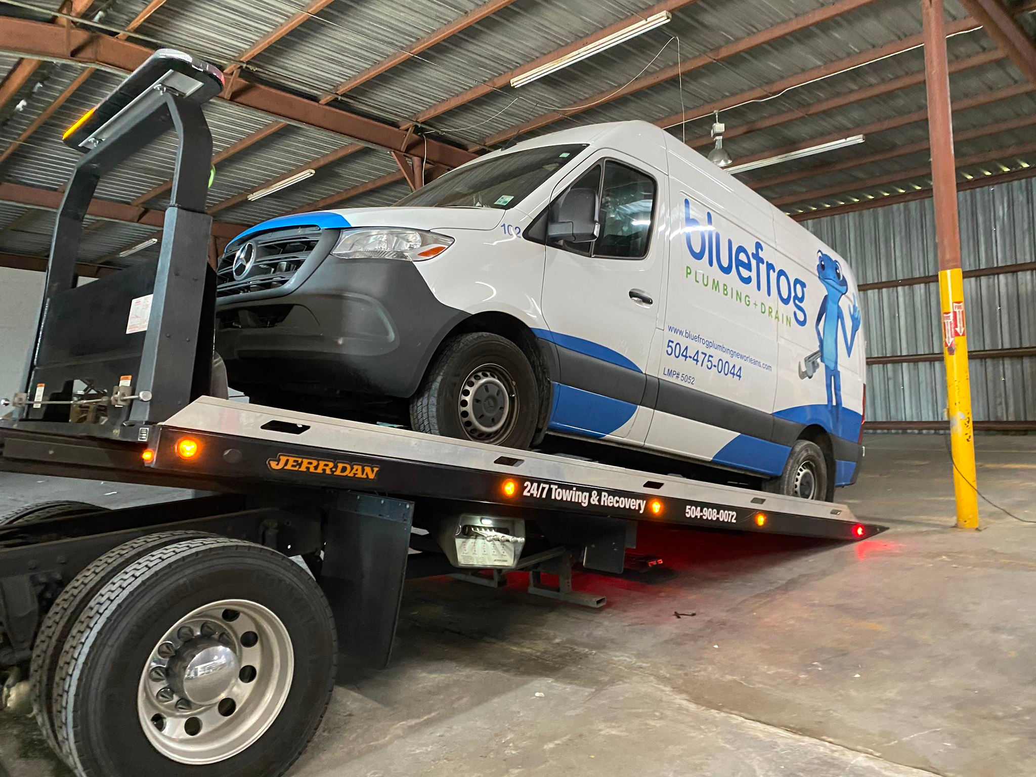 Local Light Heavy Duty Towing Tow Truck Wrecker Roadside Assistance Services Near Me in New Orleans Louisiana (LA) and surrounding areas including but not limited to the Westbank, Harvey, Gretna, Algiers, Marrero, Westwego, Belle Chasse, Chalmette, Luling, Destrehan, Kenner & Metairie.