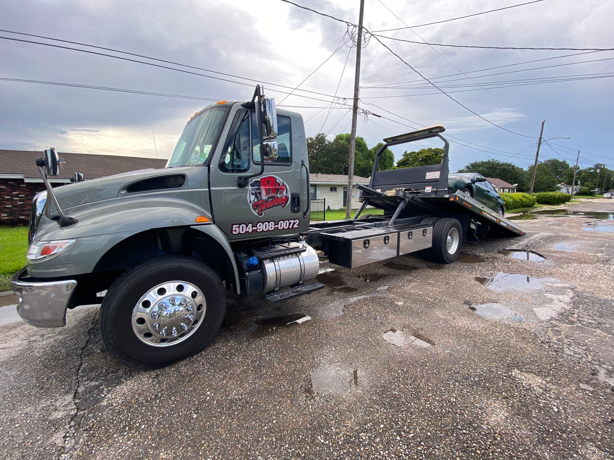 Local Light Heavy Duty Towing Tow Truck Wrecker Roadside Assistance Services Near Me in New Orleans Louisiana (LA) and surrounding areas including but not limited to the Westbank, Harvey, Gretna, Algiers, Marrero, Westwego, Belle Chasse, Chalmette, Luling, Destrehan, Kenner & Metairie.