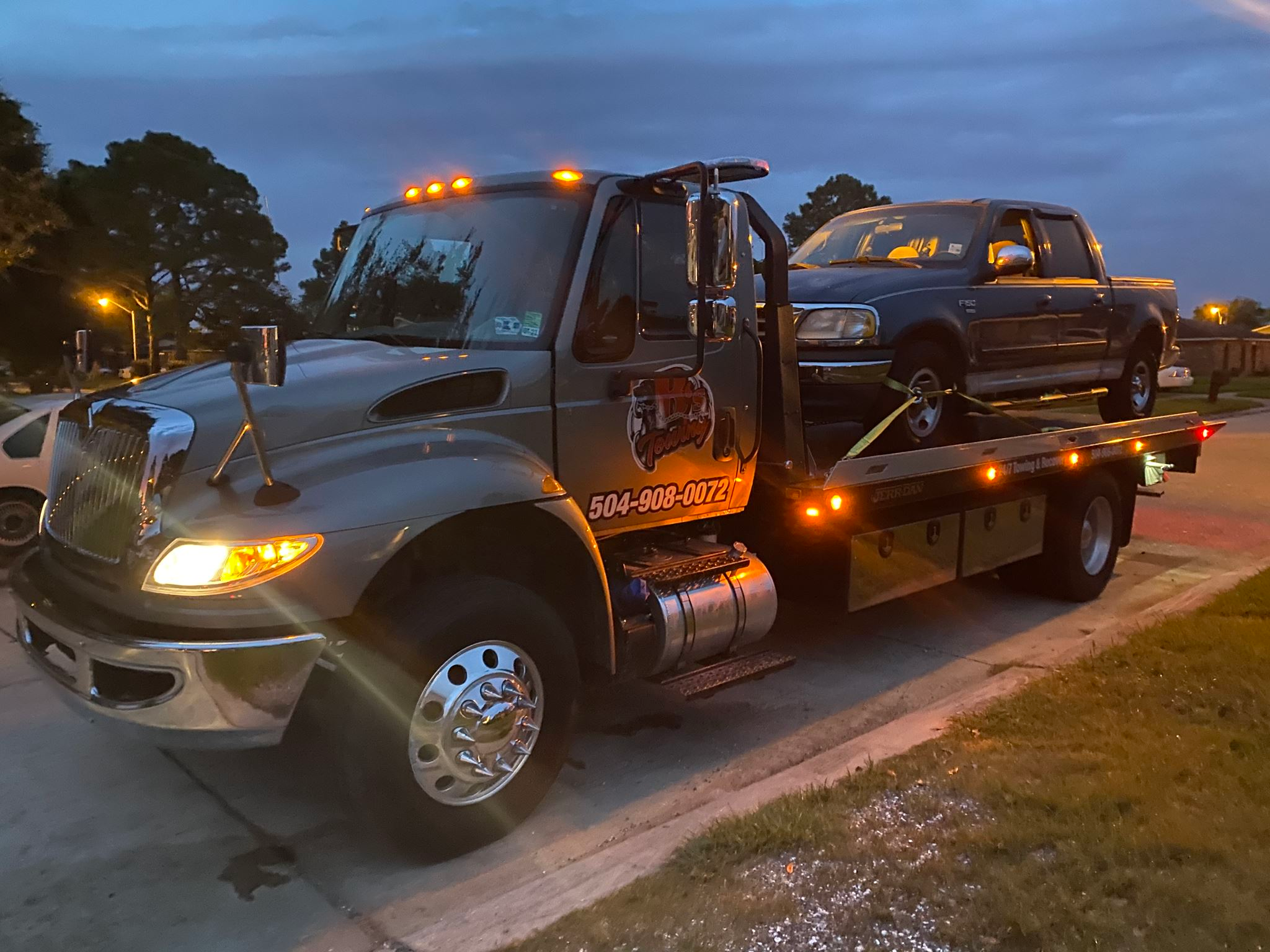 Local Light Heavy Duty Towing Tow Truck Wrecker Roadside Assistance Services Near Me in New Orleans Louisiana (LA) and surrounding areas including but not limited to the Westbank, Harvey, Gretna, Algiers, Marrero, Westwego, Belle Chasse, Chalmette, Luling, Destrehan, Kenner & Metairie.