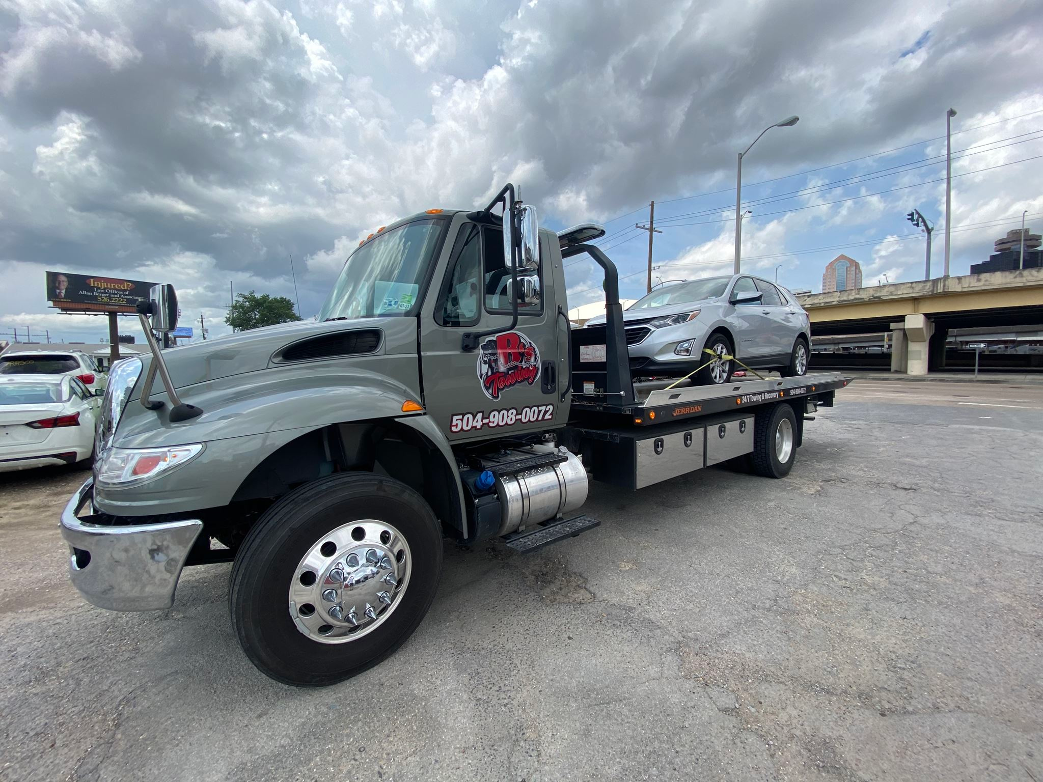 Local Light Heavy Duty Towing Tow Truck Wrecker Roadside Assistance Services Near Me in New Orleans Louisiana (LA) and surrounding areas including but not limited to the Westbank, Harvey, Gretna, Algiers, Marrero, Westwego, Belle Chasse, Chalmette, Luling, Destrehan, Kenner & Metairie.