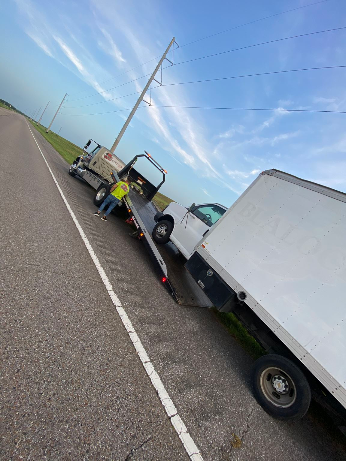 Local Light Heavy Duty Towing Tow Truck Wrecker Roadside Assistance Services Near Me in New Orleans Louisiana (LA) and surrounding areas including but not limited to the Westbank, Harvey, Gretna, Algiers, Marrero, Westwego, Belle Chasse, Chalmette, Luling, Destrehan, Kenner & Metairie.