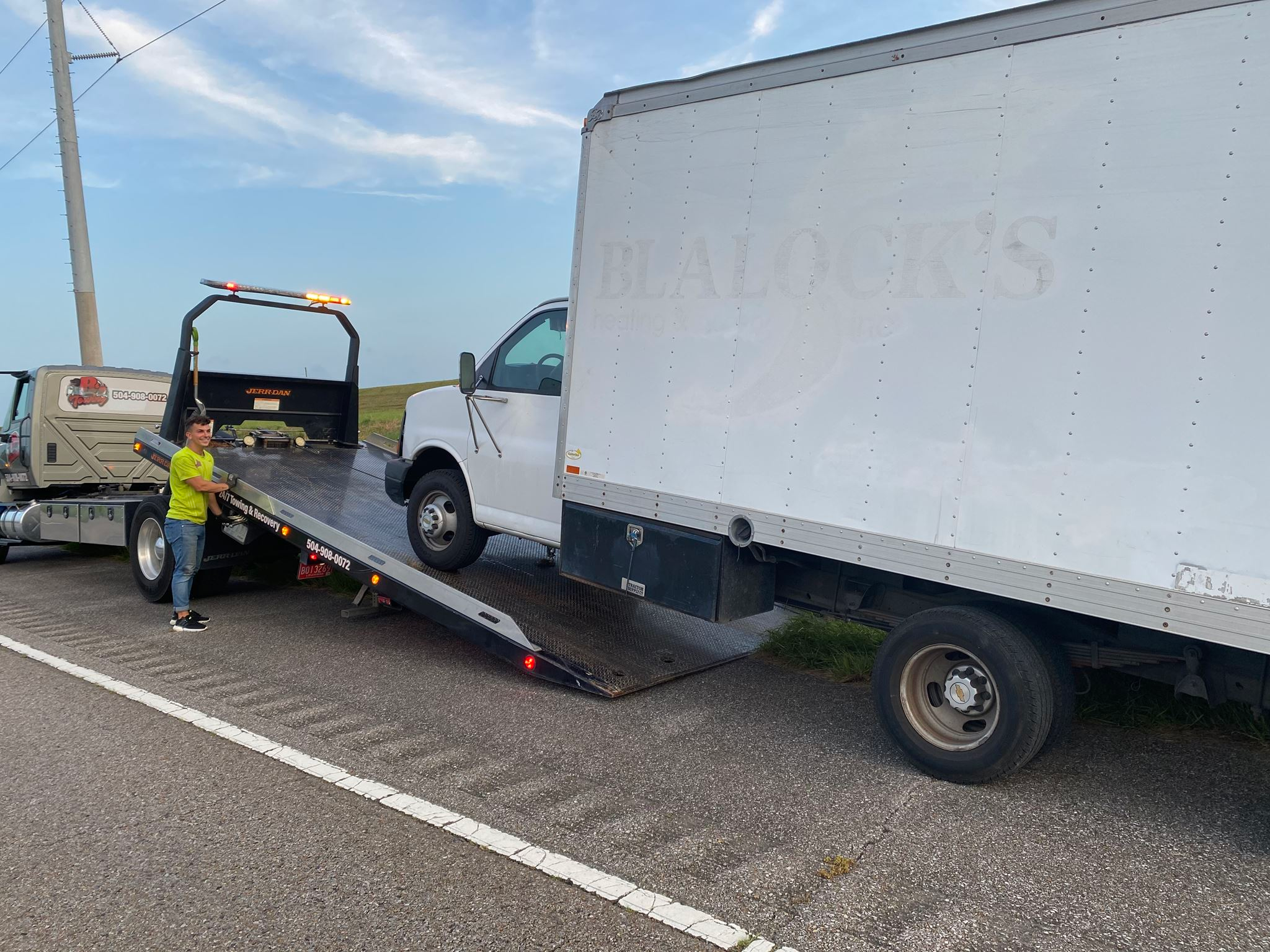 Local Light Heavy Duty Towing Tow Truck Wrecker Roadside Assistance Services Near Me in New Orleans Louisiana (LA) and surrounding areas including but not limited to the Westbank, Harvey, Gretna, Algiers, Marrero, Westwego, Belle Chasse, Chalmette, Luling, Destrehan, Kenner & Metairie.