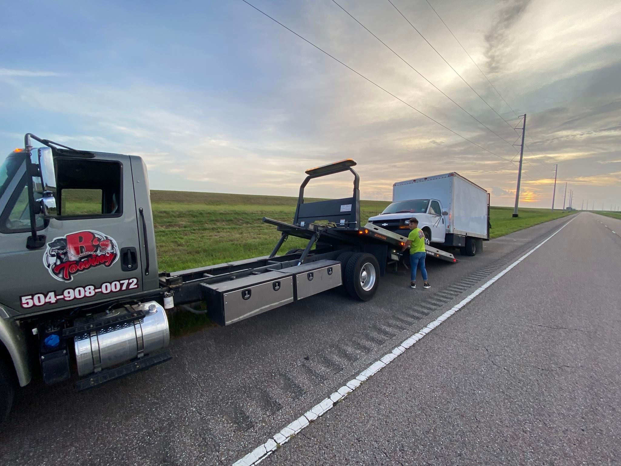 Local Light Heavy Duty Towing Tow Truck Wrecker Roadside Assistance Services Near Me in New Orleans Louisiana (LA) and surrounding areas including but not limited to the Westbank, Harvey, Gretna, Algiers, Marrero, Westwego, Belle Chasse, Chalmette, Luling, Destrehan, Kenner & Metairie.