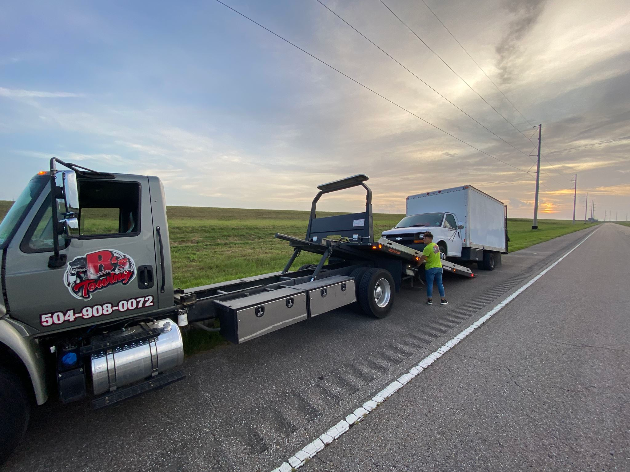 Local Light Heavy Duty Towing Tow Truck Wrecker Roadside Assistance Services Near Me in New Orleans Louisiana (LA) and surrounding areas including but not limited to the Westbank, Harvey, Gretna, Algiers, Marrero, Westwego, Belle Chasse, Chalmette, Luling, Destrehan, Kenner & Metairie.