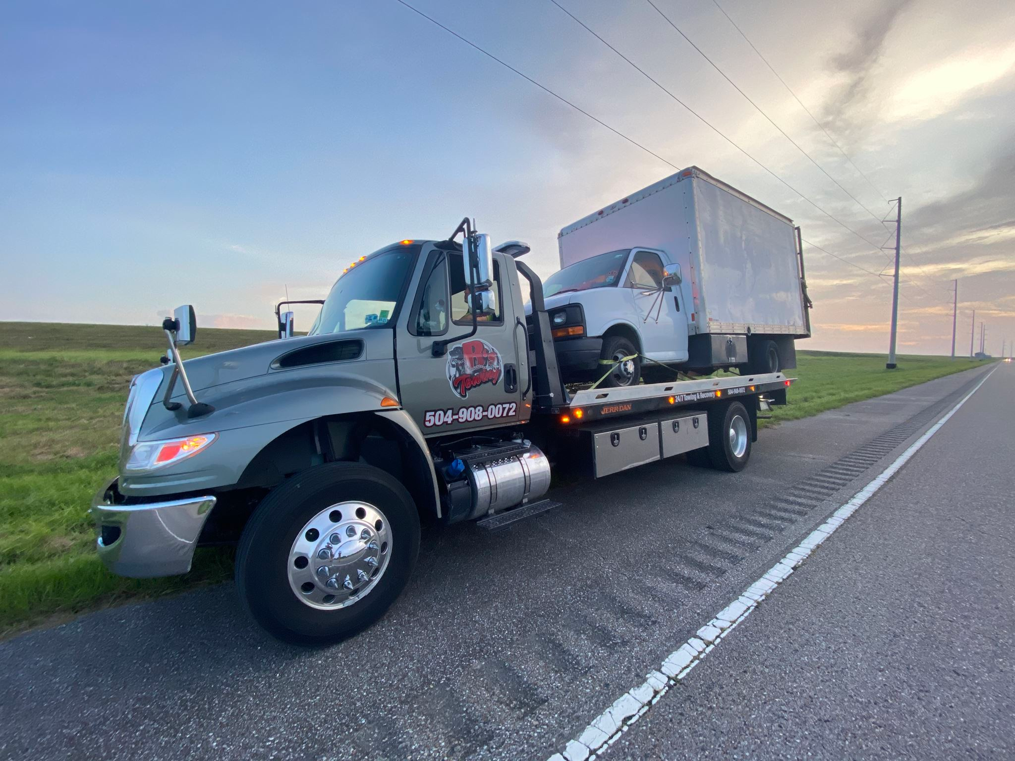 Local Light Heavy Duty Towing Tow Truck Wrecker Roadside Assistance Services Near Me in New Orleans Louisiana (LA) and surrounding areas including but not limited to the Westbank, Harvey, Gretna, Algiers, Marrero, Westwego, Belle Chasse, Chalmette, Luling, Destrehan, Kenner & Metairie.