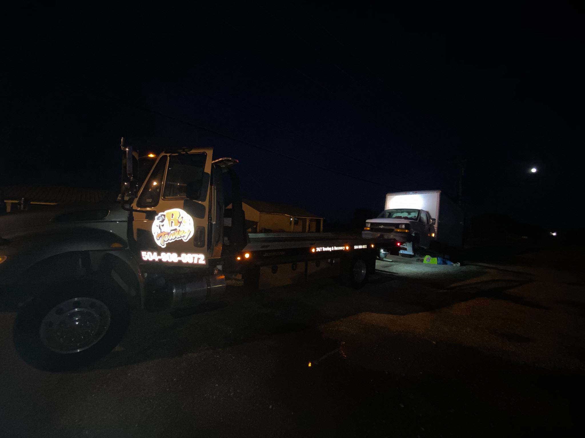 Local Light Heavy Duty Towing Tow Truck Wrecker Roadside Assistance Services Near Me in New Orleans Louisiana (LA) and surrounding areas including but not limited to the Westbank, Harvey, Gretna, Algiers, Marrero, Westwego, Belle Chasse, Chalmette, Luling, Destrehan, Kenner & Metairie.