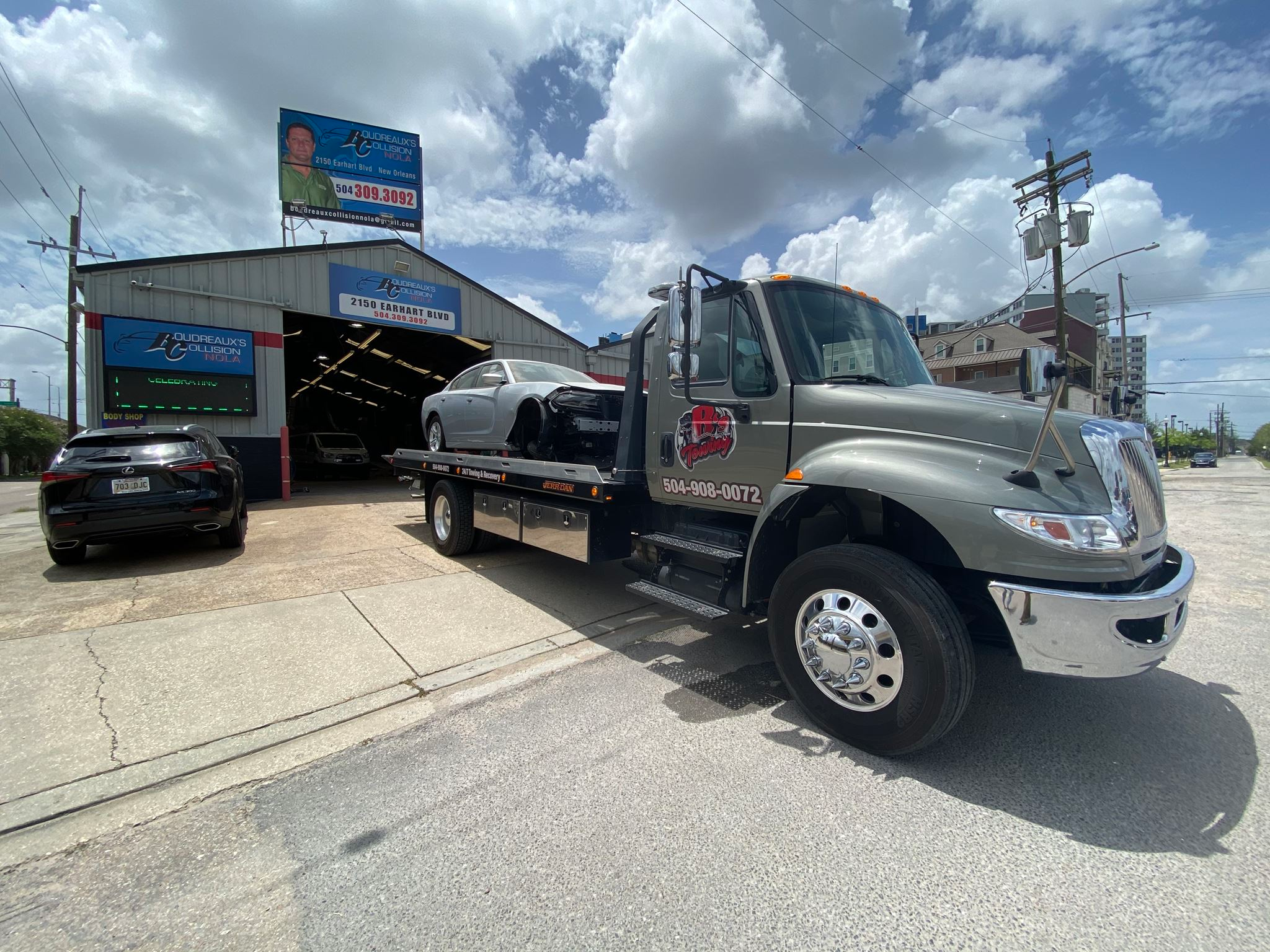 Local Light Heavy Duty Towing Tow Truck Wrecker Roadside Assistance Services Near Me in New Orleans Louisiana (LA) and surrounding areas including but not limited to the Westbank, Harvey, Gretna, Algiers, Marrero, Westwego, Belle Chasse, Chalmette, Luling, Destrehan, Kenner & Metairie.