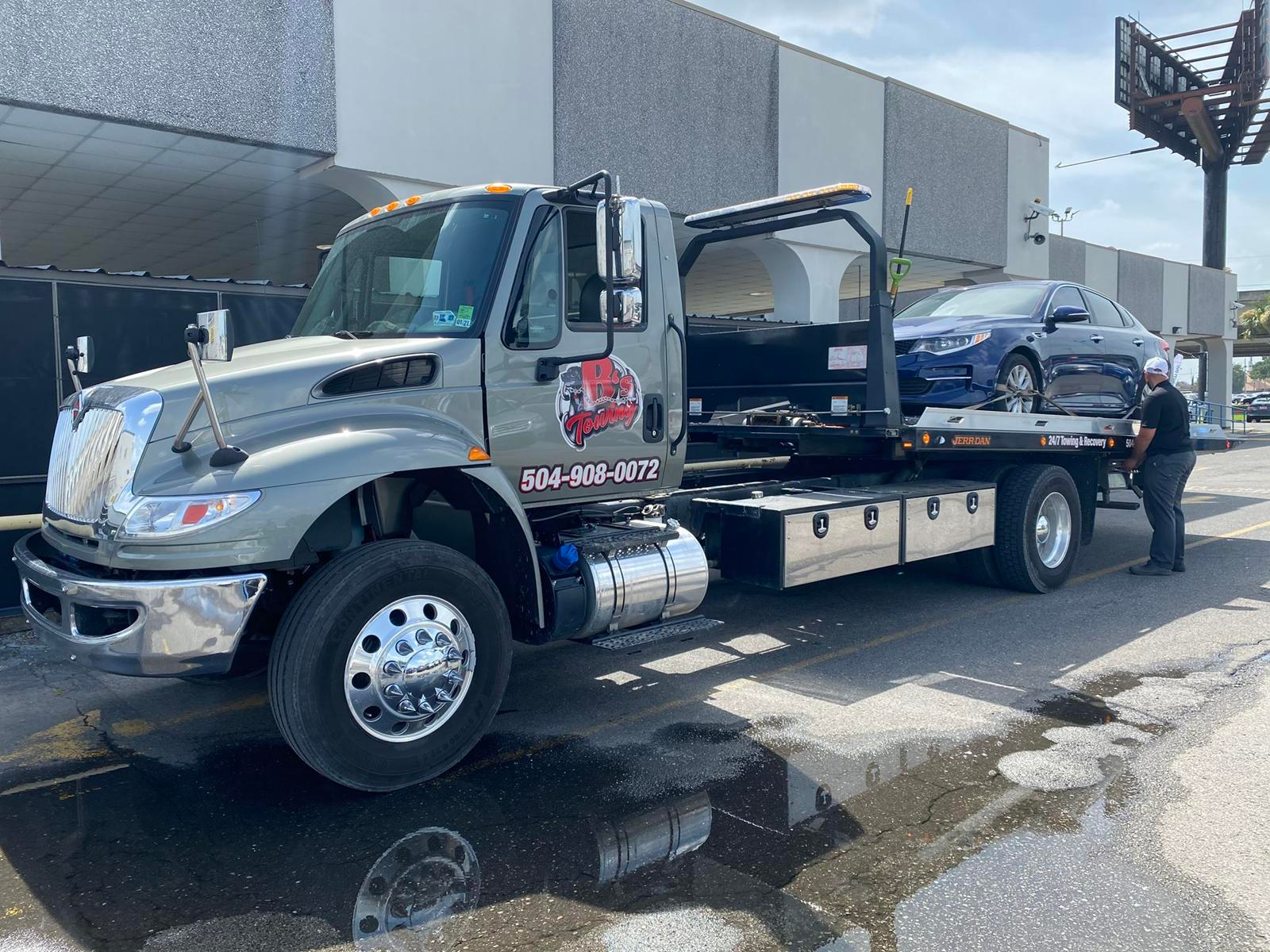 Local Light Heavy Duty Towing Tow Truck Wrecker Roadside Assistance Services Near Me in New Orleans Louisiana (LA) and surrounding areas including but not limited to the Westbank, Harvey, Gretna, Algiers, Marrero, Westwego, Belle Chasse, Chalmette, Luling, Destrehan, Kenner & Metairie.