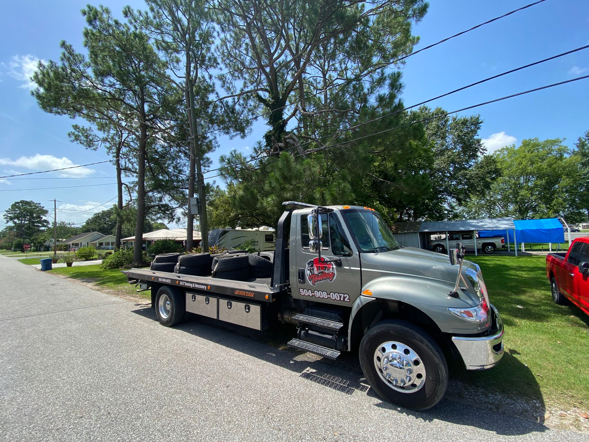 Local Light Heavy Duty Towing Tow Truck Wrecker Roadside Assistance Services Near Me in New Orleans Louisiana (LA) and surrounding areas including but not limited to the Westbank, Harvey, Gretna, Algiers, Marrero, Westwego, Belle Chasse, Chalmette, Luling, Destrehan, Kenner & Metairie.