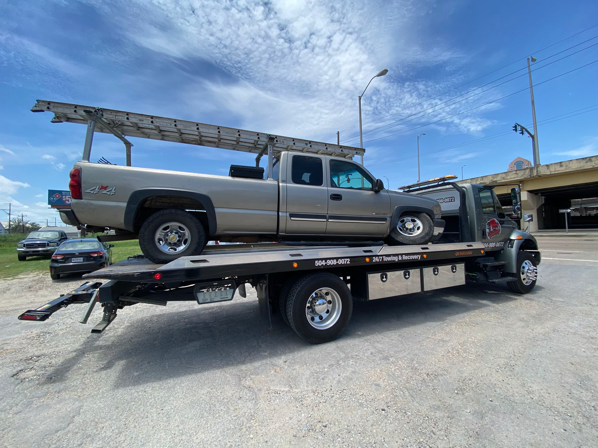 Local Light Heavy Duty Towing Tow Truck Wrecker Roadside Assistance Services Near Me in New Orleans Louisiana (LA) and surrounding areas including but not limited to the Westbank, Harvey, Gretna, Algiers, Marrero, Westwego, Belle Chasse, Chalmette, Luling, Destrehan, Kenner & Metairie.