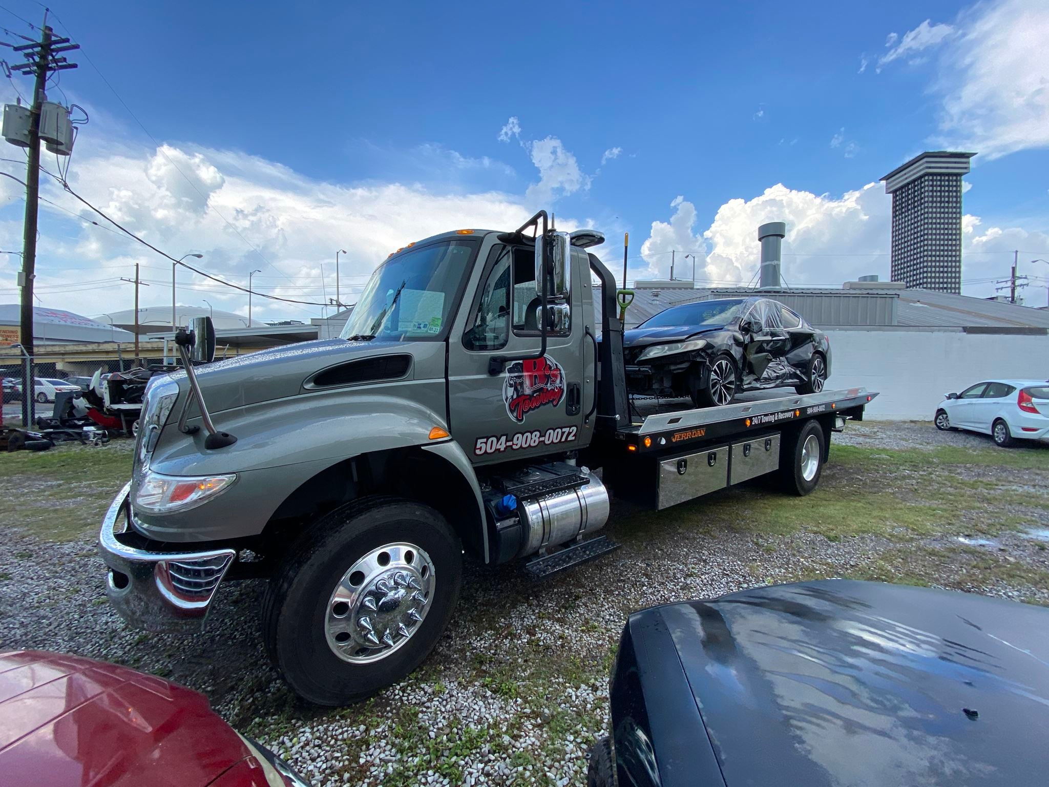 Local Light Heavy Duty Towing Tow Truck Wrecker Roadside Assistance Services Near Me in New Orleans Louisiana (LA) and surrounding areas including but not limited to the Westbank, Harvey, Gretna, Algiers, Marrero, Westwego, Belle Chasse, Chalmette, Luling, Destrehan, Kenner & Metairie.