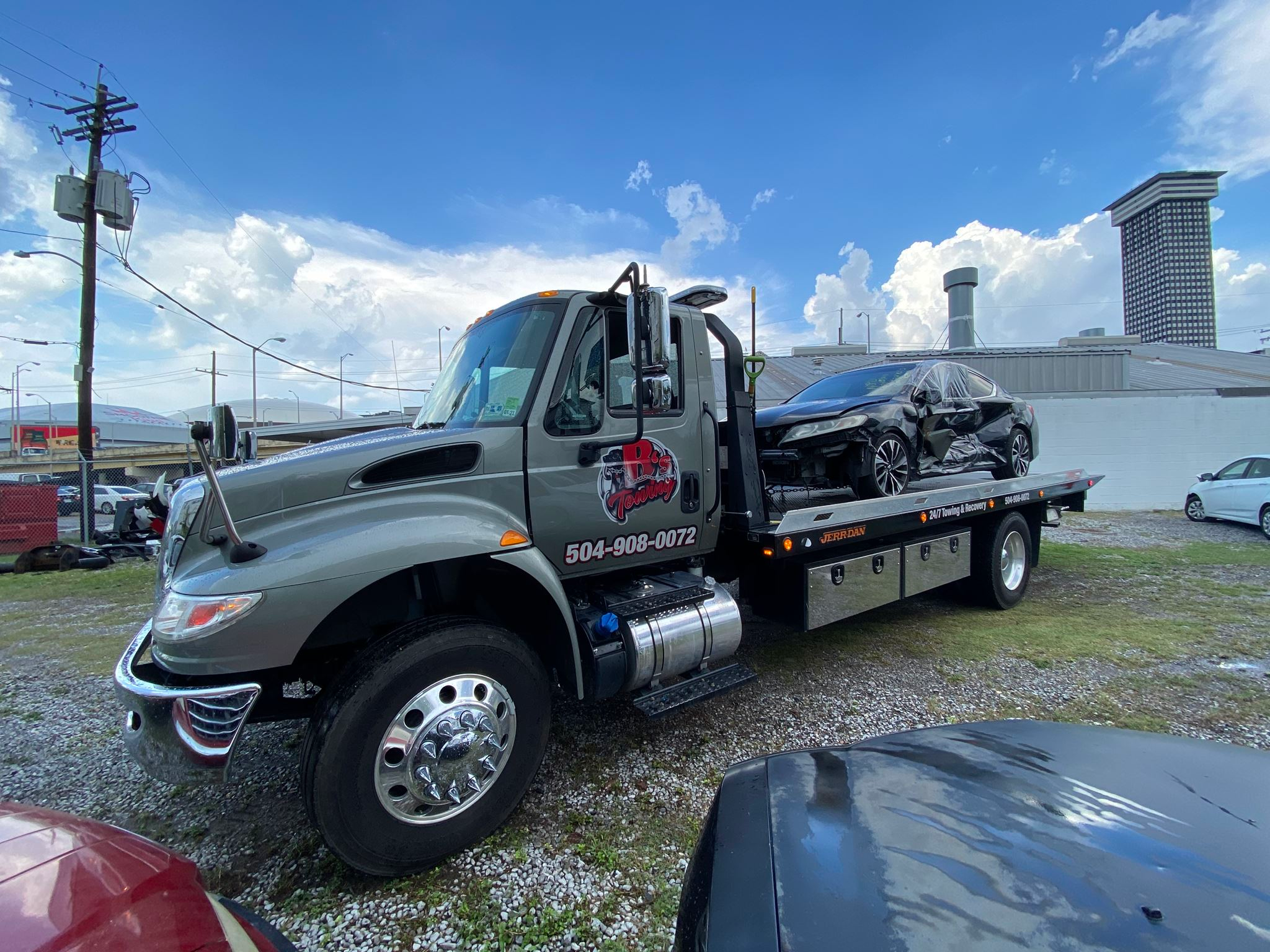 Local Light Heavy Duty Towing Tow Truck Wrecker Roadside Assistance Services Near Me in New Orleans Louisiana (LA) and surrounding areas including but not limited to the Westbank, Harvey, Gretna, Algiers, Marrero, Westwego, Belle Chasse, Chalmette, Luling, Destrehan, Kenner & Metairie.