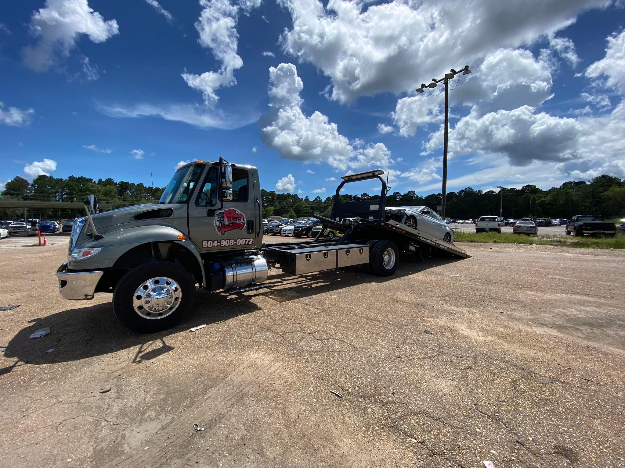 Local Light Heavy Duty Towing Tow Truck Wrecker Roadside Assistance Services Near Me in New Orleans Louisiana (LA) and surrounding areas including but not limited to the Westbank, Harvey, Gretna, Algiers, Marrero, Westwego, Belle Chasse, Chalmette, Luling, Destrehan, Kenner & Metairie.